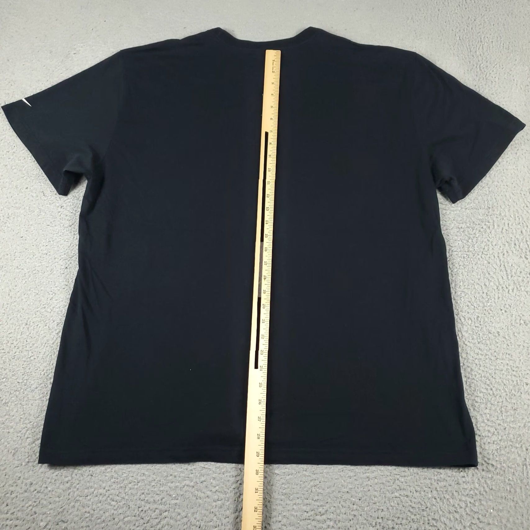 Nike Nike T Shirt Men 2XL Black Swoosh Logo Short Sleeve Crew Neck Cotton Blend Casual All Seasons Sports Modern Brand Nike Mens 2XL Black Shirt Size US XXL / EU 58 / 5 - 4 Thumbnail