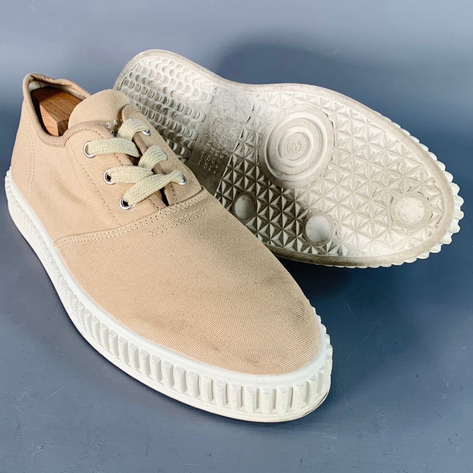 Maison Margiela MAISON MARGIELA Size 7 Beige White Canvas Low Top Sneakers Size US 7 / EU 40 - 5 Thumbnail