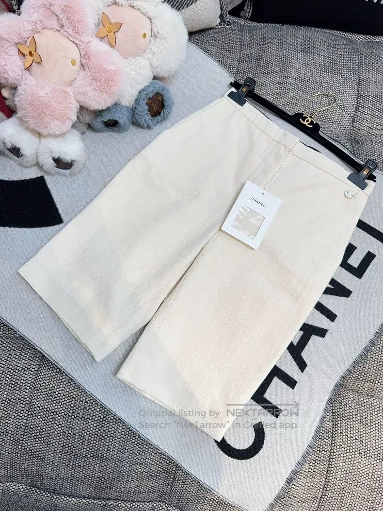 Chanel Chanel 21s beige denim Bermuda shorts Size 25" / US 0 / IT 36 - 8 Thumbnail