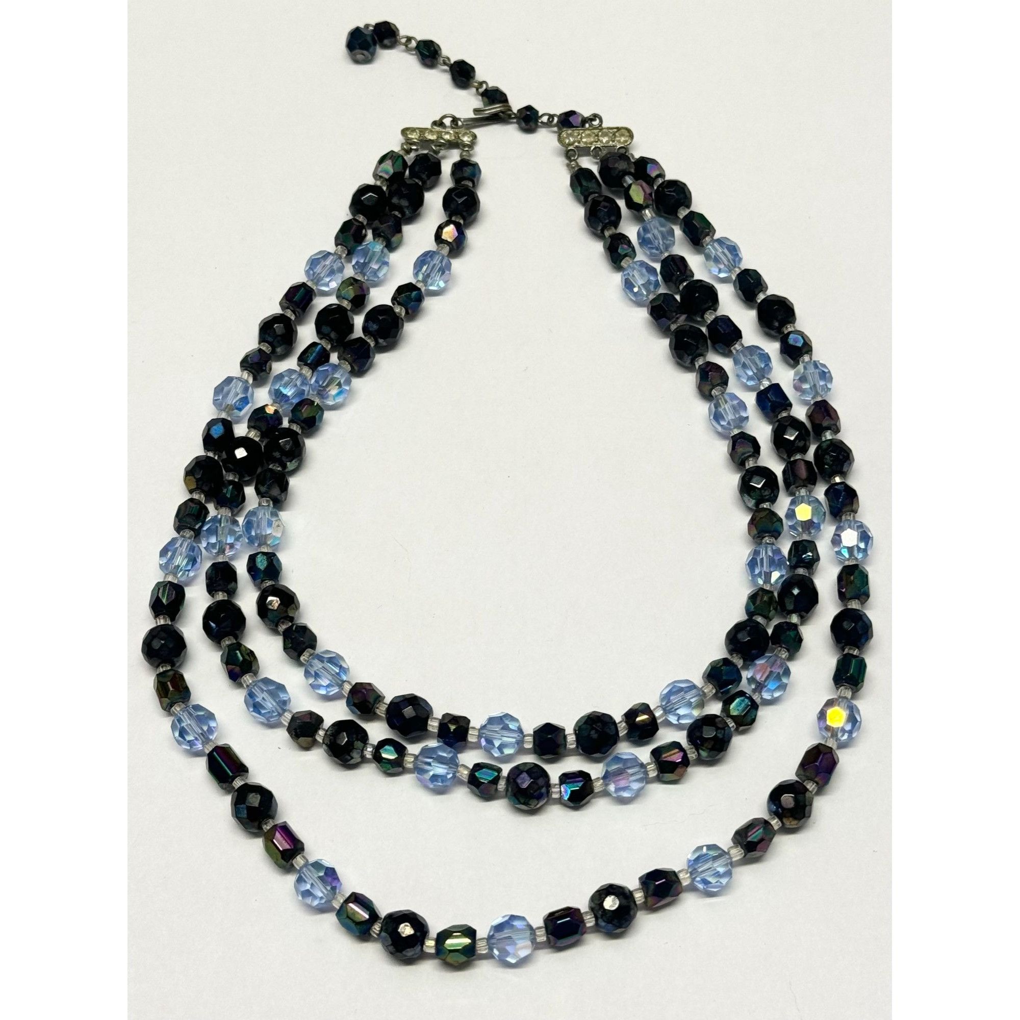 Vintage Vintage blue three strand crystal necklace Size ONE SIZE - 1 Thumbnail