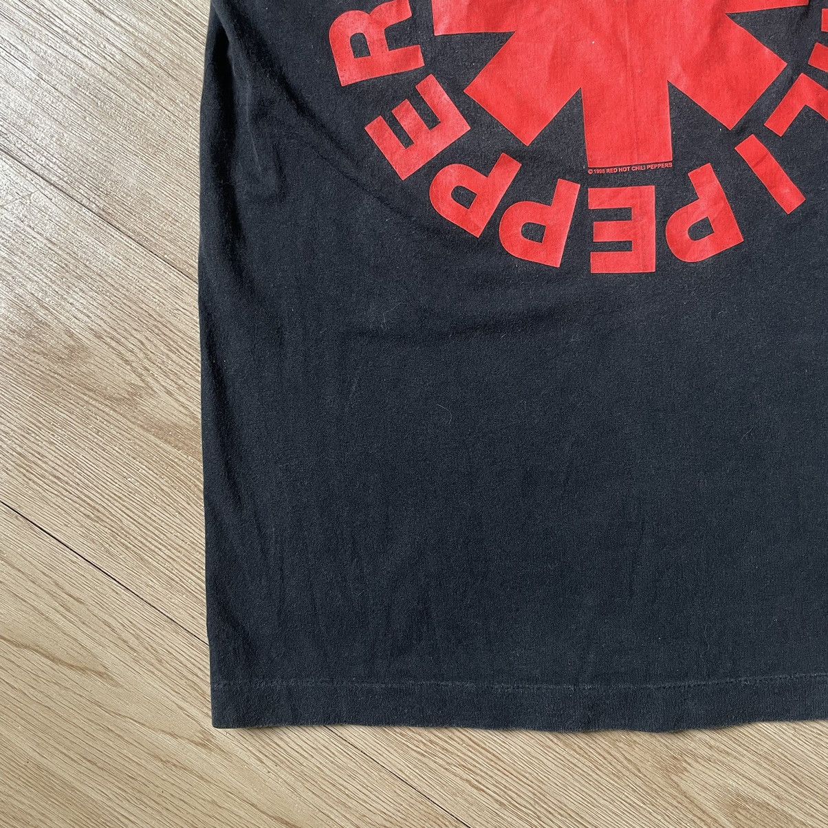 Band Tees Vintage Faded BOOTLEG RED HOT CHILI PEPPERS Red Aztec Tee s Size US S / EU 44-46 / 1 - 17 Thumbnail