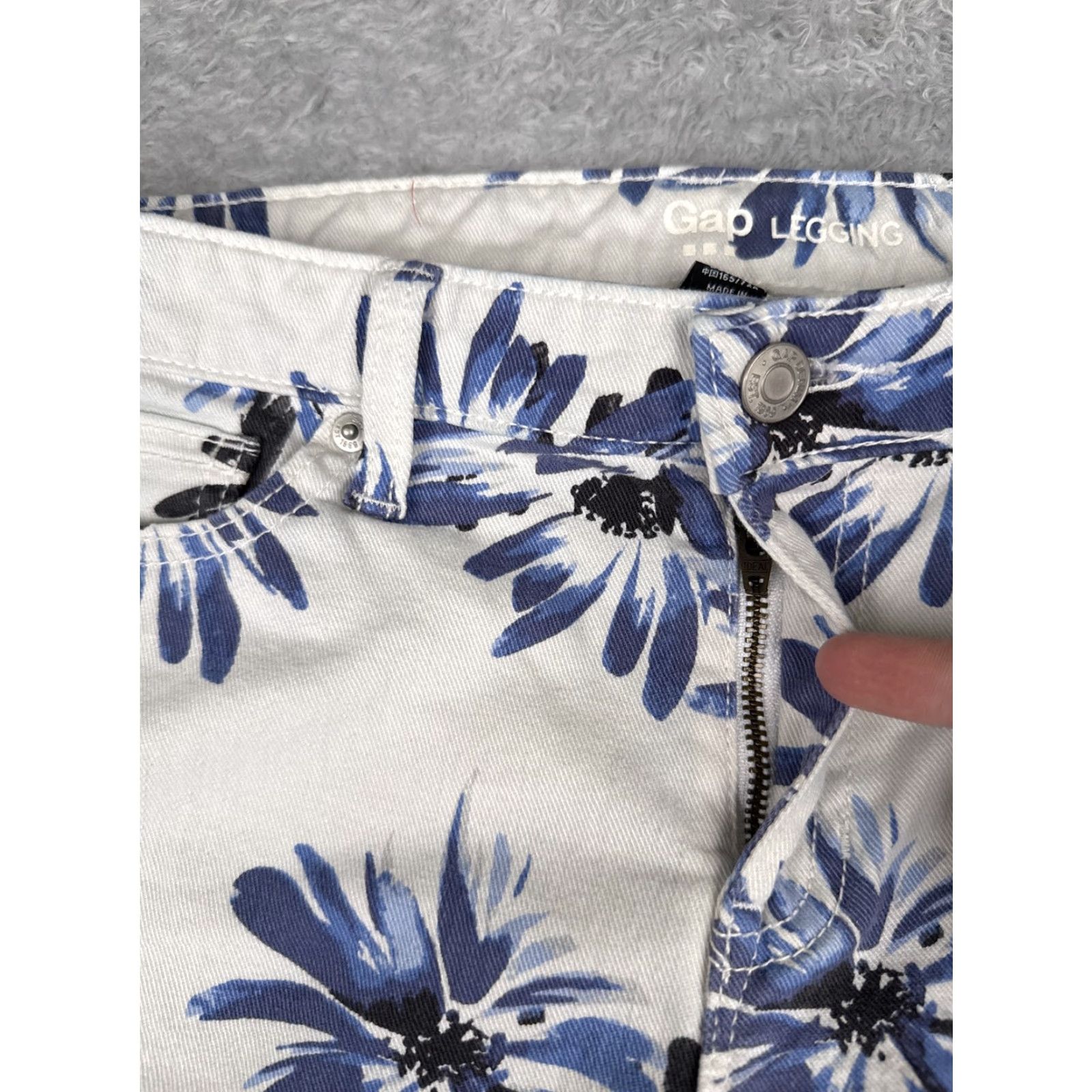 Gap Gap Legging Pants Womens 8 Jeans 29R White Blue Black Floral Print Cotton Stretch Size 30" / US 8 / IT 44 - 5 Thumbnail