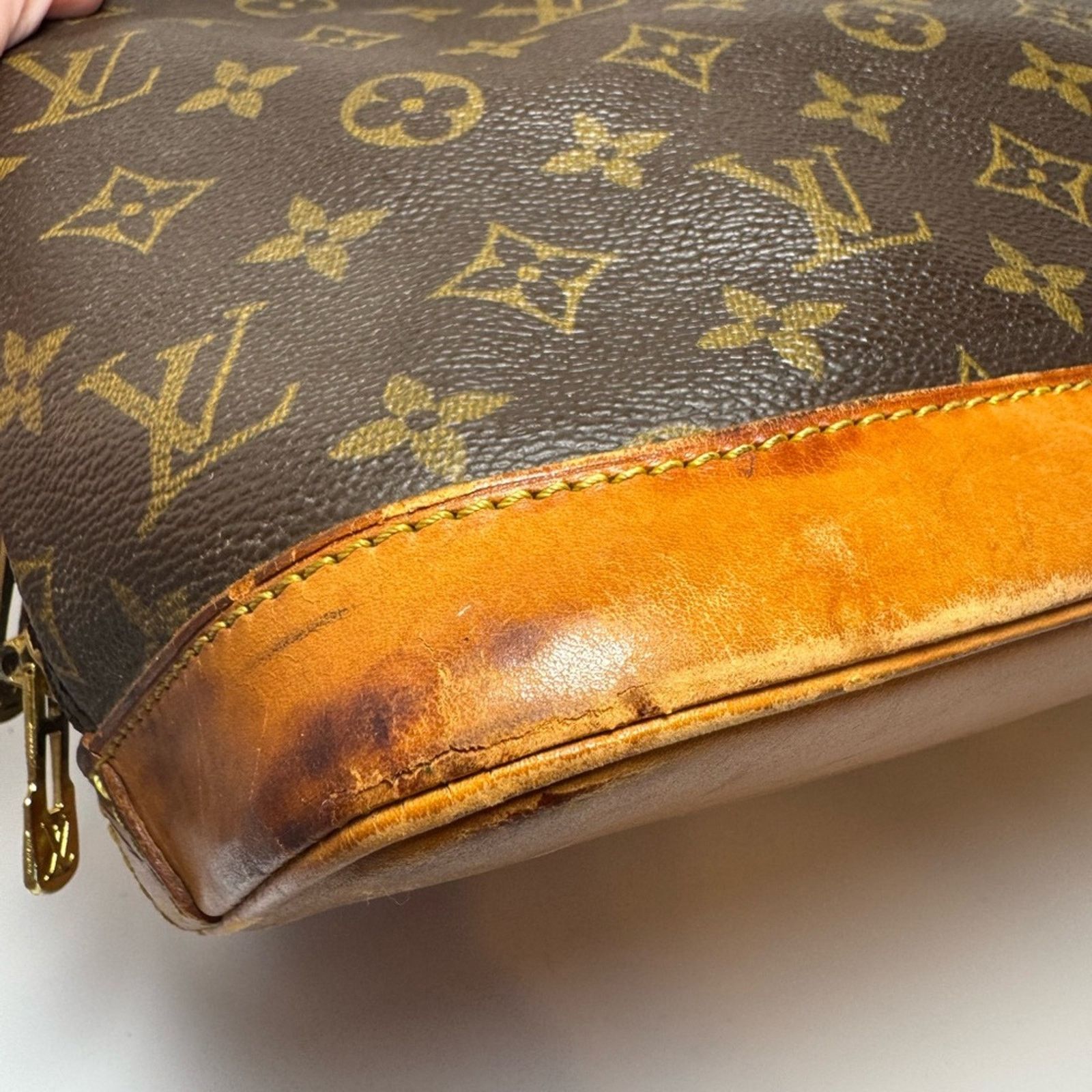 Louis Vuitton Louis Vuitton Alma MM Monogram Satchel Made In France Size ONE SIZE - 11 Thumbnail