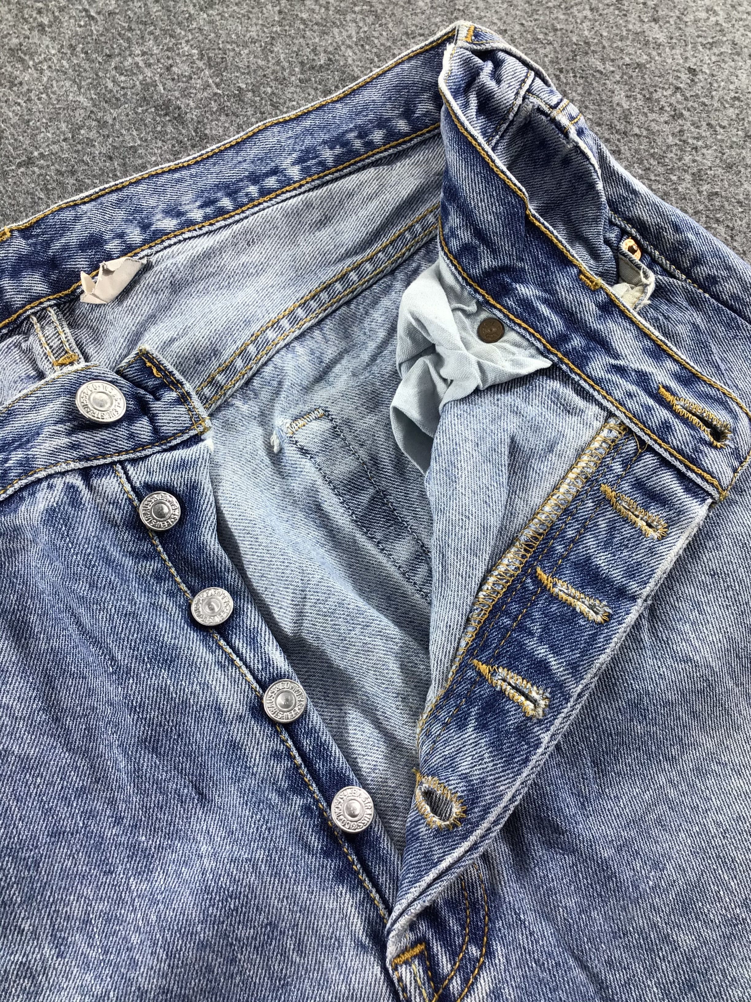 Levi's Vintage Levis 501 Jeans Dirty Faded Blue Denim -J415 Size US 35 - 8 Thumbnail
