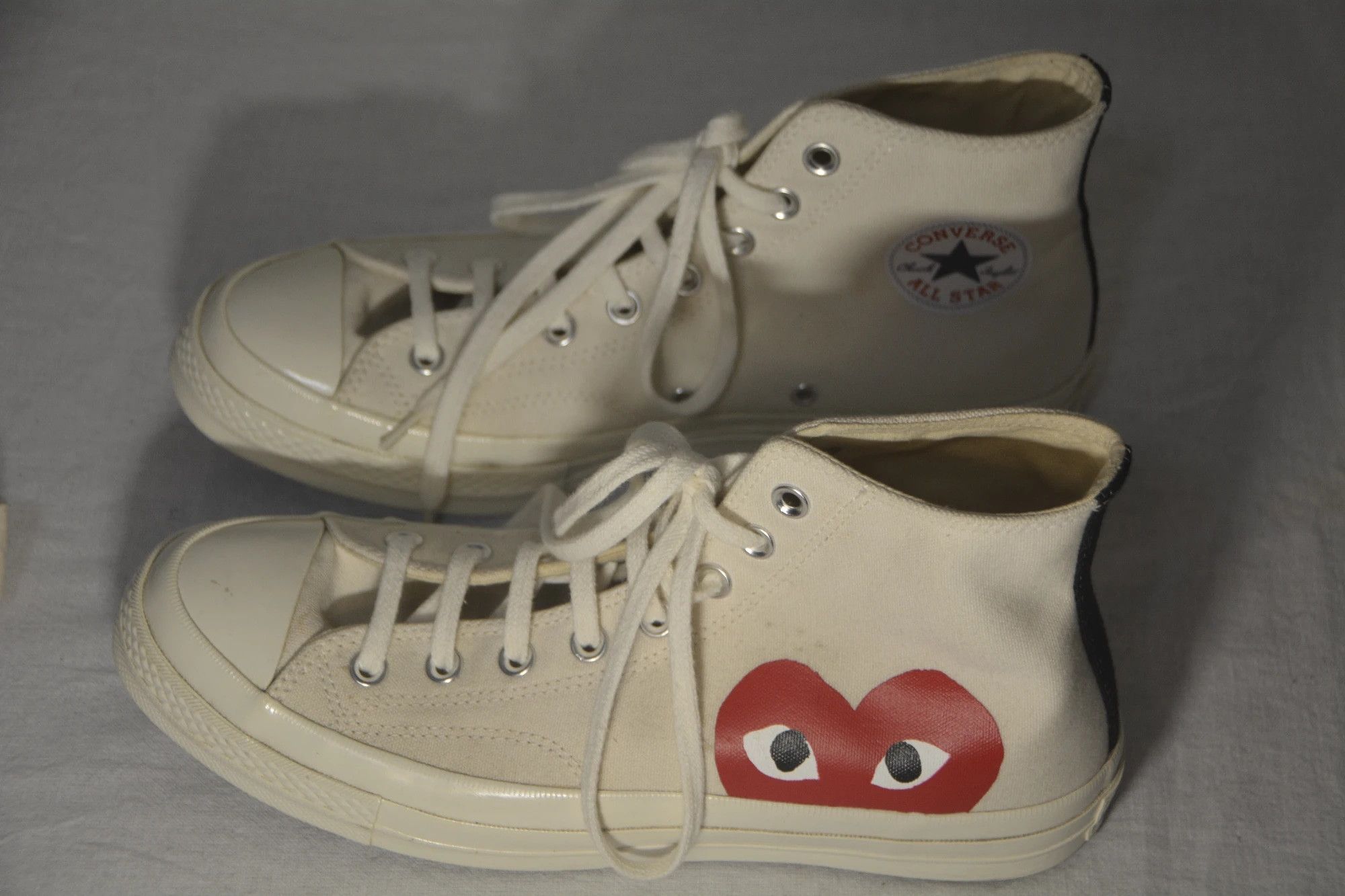 Comme des Garcons Comme des Garçons PLAY x Converse Chuck Taylor All Star High Top Off-White Size US 9 / IT 39 - 1 Thumbnail