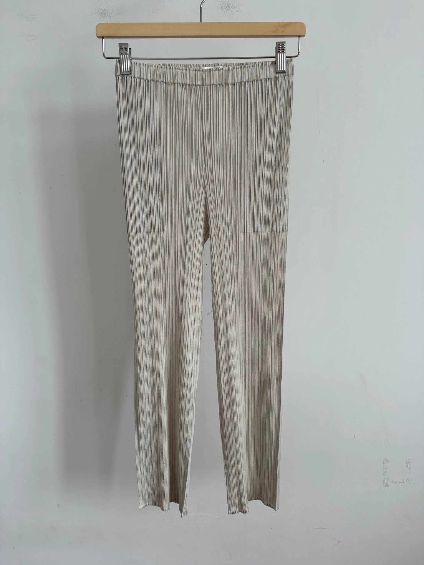 Issey Miyake issey miyake Grey pleated pants Size US 30 / EU 46 - 1 Thumbnail