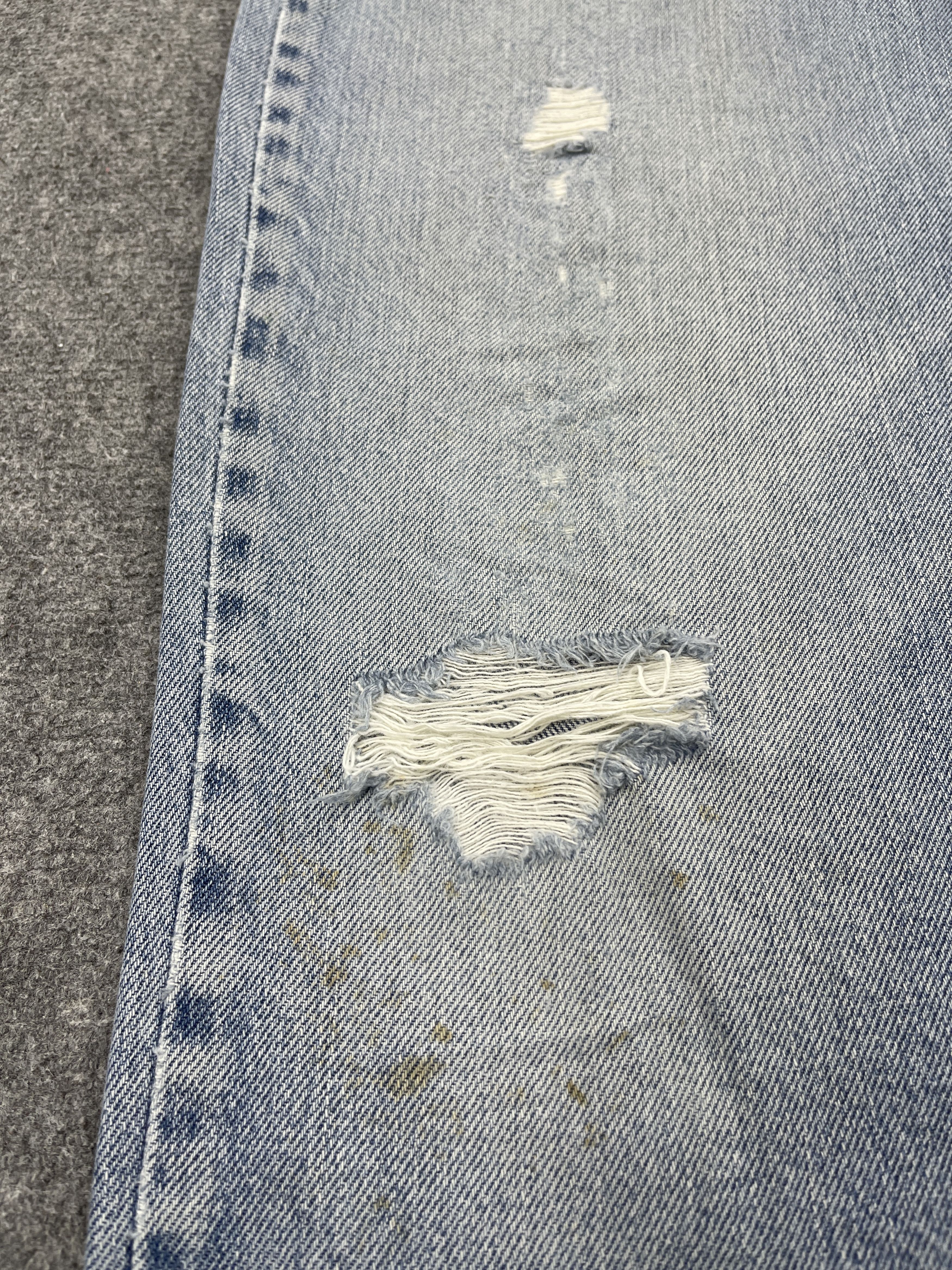 Levi's Distressed Vintage Levis 550 Light Washed Denim DP2512 Size US 31 - 11 Thumbnail