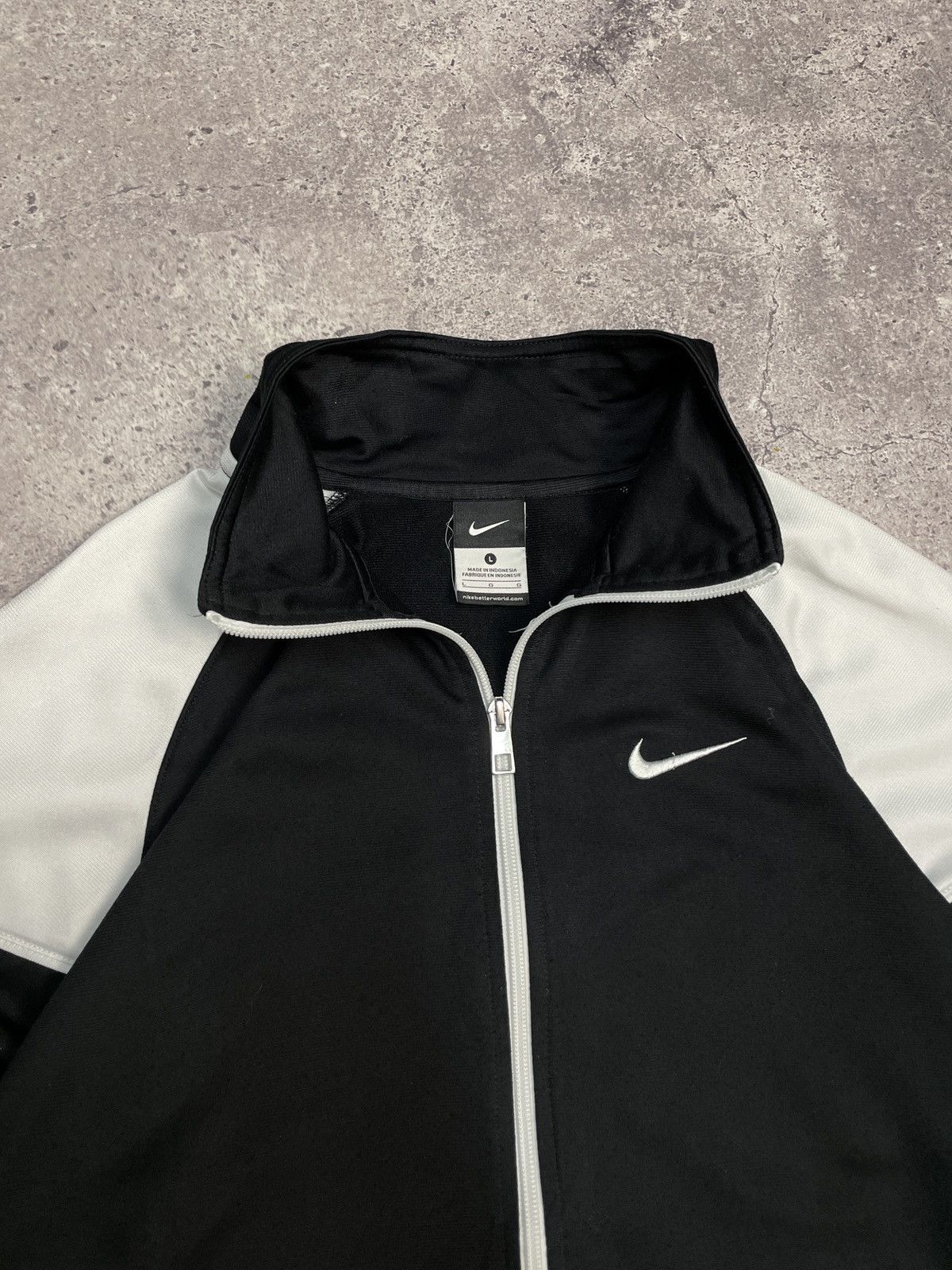 Vintage Vintage Nike Windbreaker Y2K Drill Nylon Multicolour Jacket Size US L / EU 52-54 / 3 - 7 Thumbnail