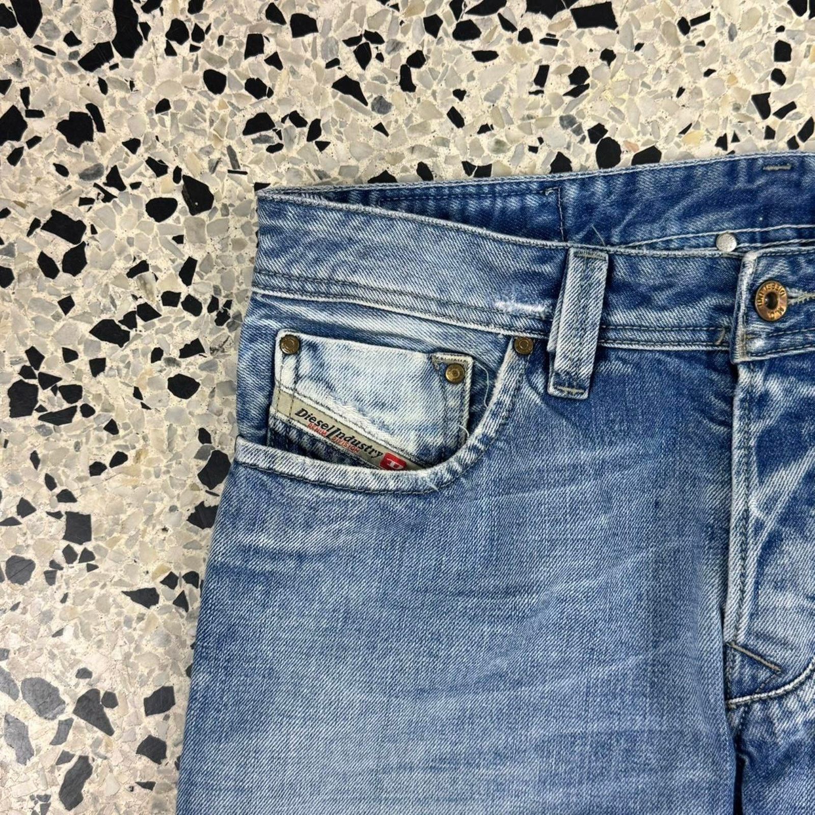 Diesel × Vintage VINTAGE Y2K THRASHED DIESEL INDUSTRY LARKEE DENIM JEANS: Size US 31 - 3 Thumbnail