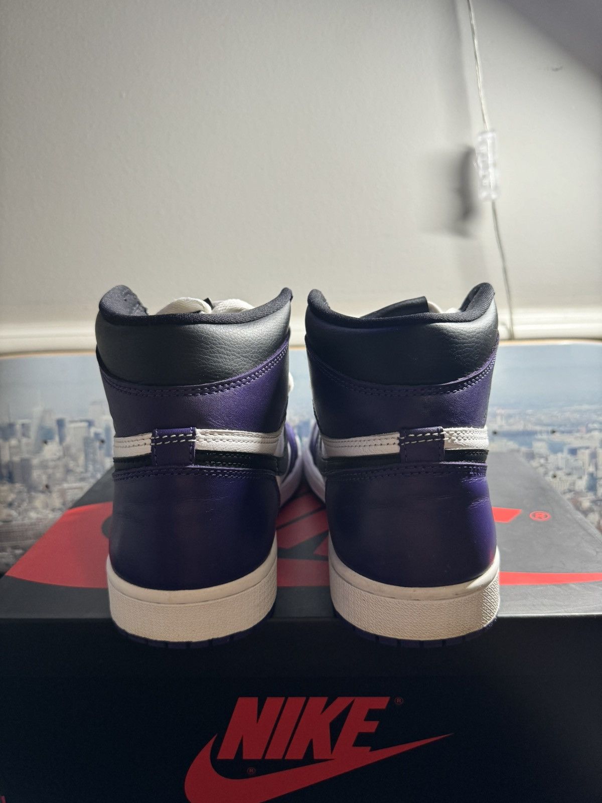 Jordan Brand × Nike Nike Air Jordan 1 Retro OG High Court Purple 2.0 2020 Size US 10 / EU 43 - 4 Thumbnail