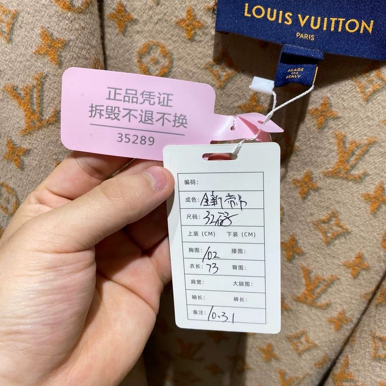 Louis Vuitton Louis Vuitton Camel presbyopic full print bathrobe coat Size 4XL / US 24-26 - 4 Thumbnail