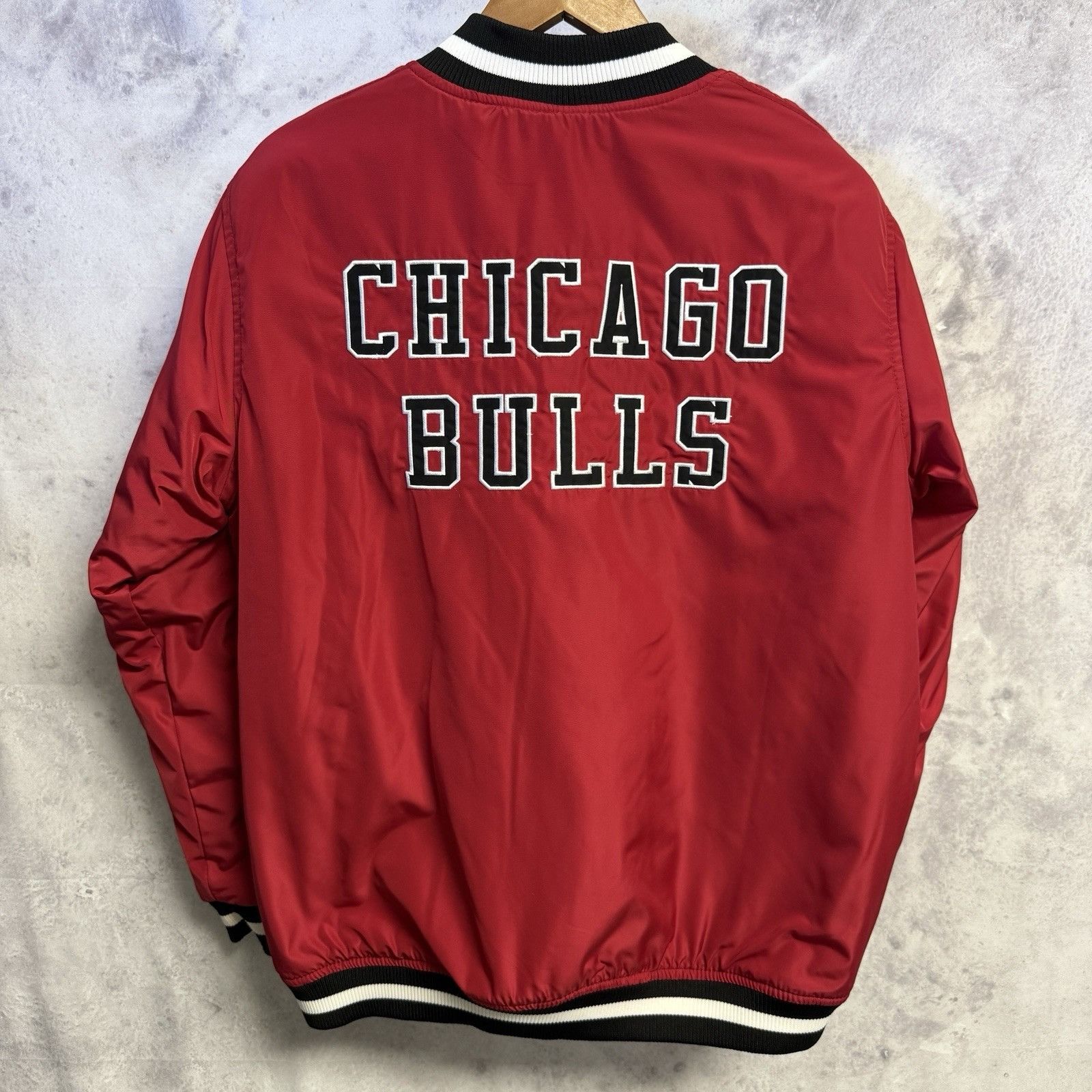 Mitchell & Ness Chicago Bulls Mitchell & Ness Bomber Jacket Mens Small 22.5x Size US S / EU 44-46 / 1 - 2 Thumbnail