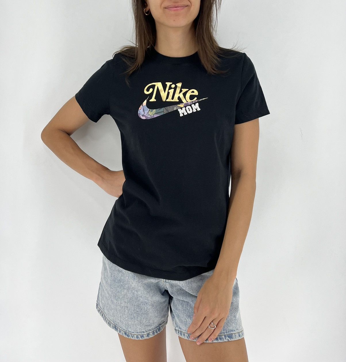 Nike Vintage Y2K Nike "Mom" Center Swoosh Logo T-Shirt Size M / US 6-8 / IT 42-44 - 1 Thumbnail