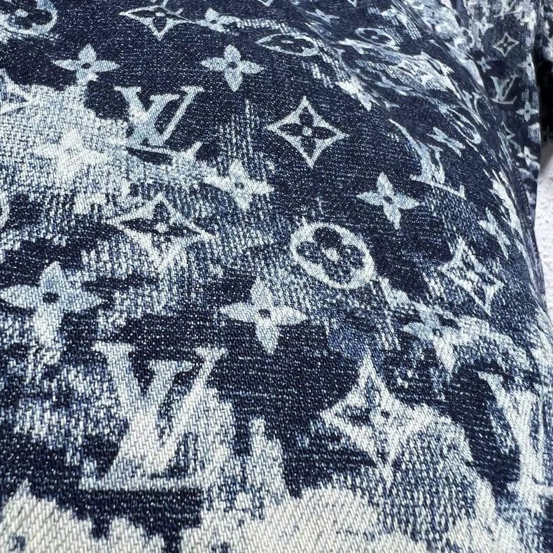 Louis Vuitton Louis Vuitton Tapestry full print denim short sleeve shirt Size US S / EU 44-46 / 1 - 4 Thumbnail