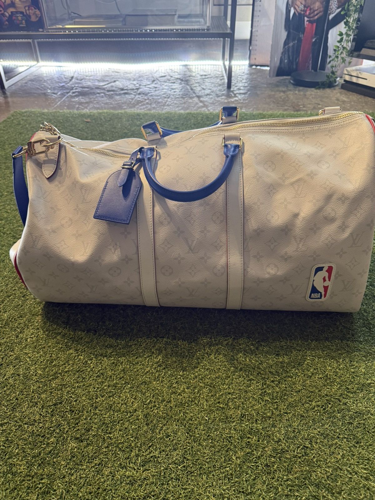 Louis Vuitton × NBA Louis Vuitton X NBA Keepall Antartica Bag Size ONE SIZE - 8 Thumbnail