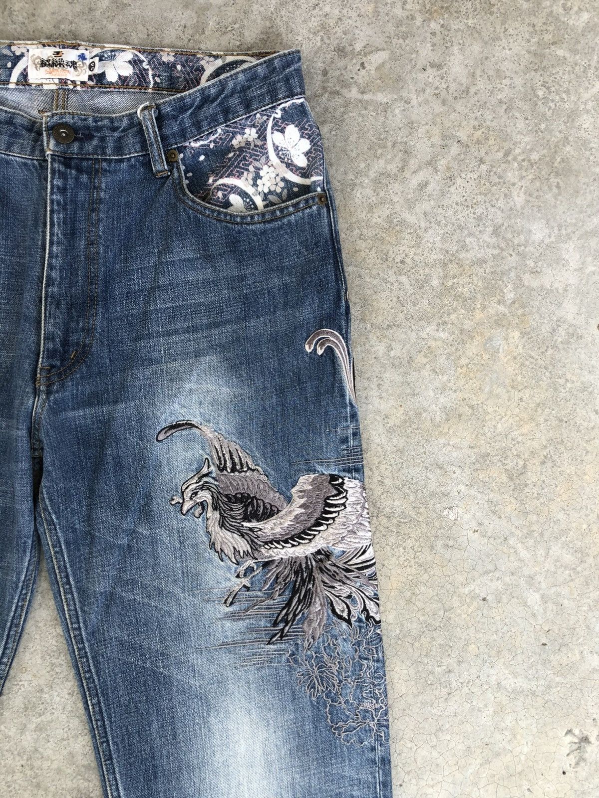 Karakuri Tamashii Karakuri Tamashii Embroidered Jeans Distressed Denim Size US 33 - 5 Thumbnail