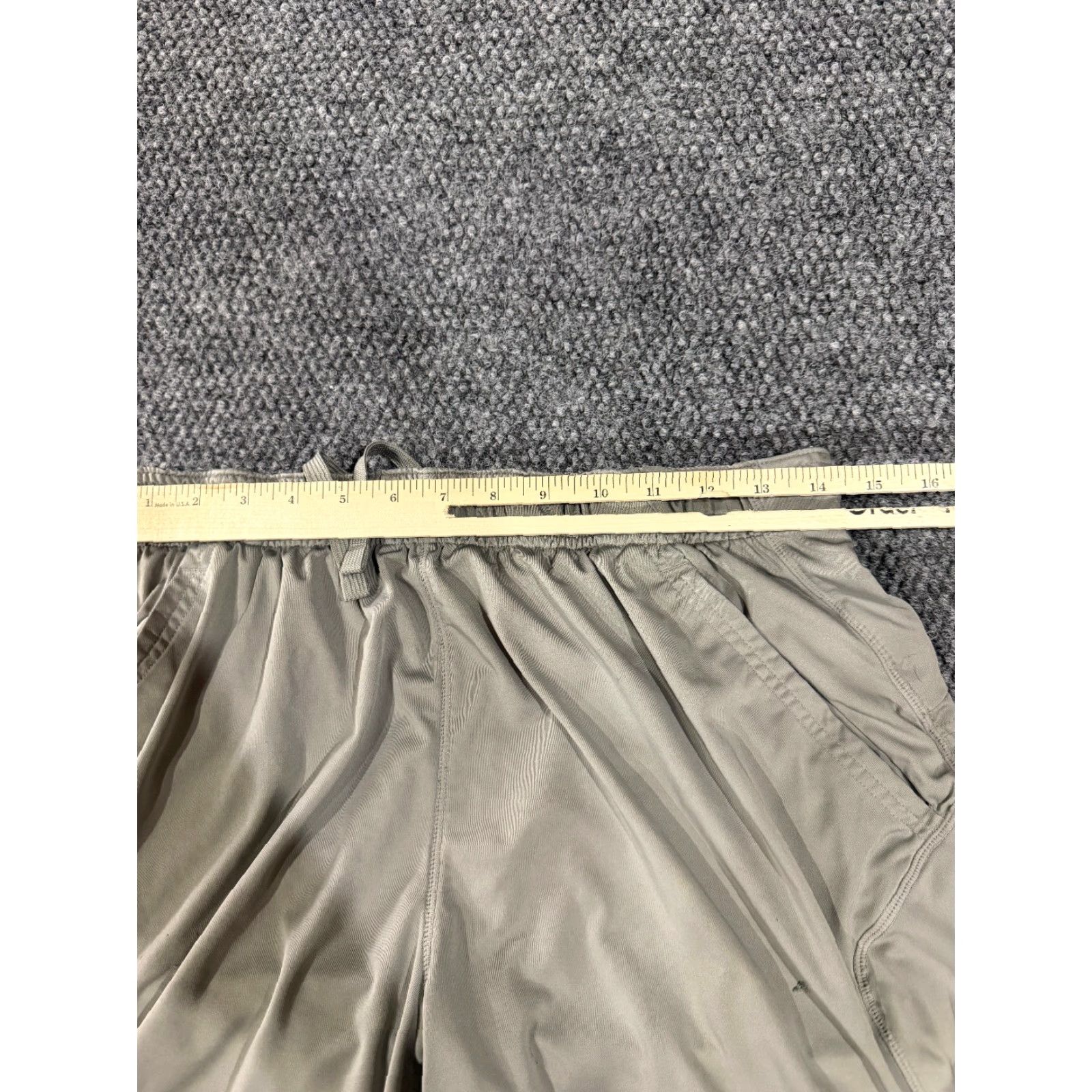 Nike Nike Dri-FIT athletic shorts Mens M Beige Baseball Training Workout Polyester Blended Fabric Elastic Waist Pockets Size US 31 - 4 Thumbnail
