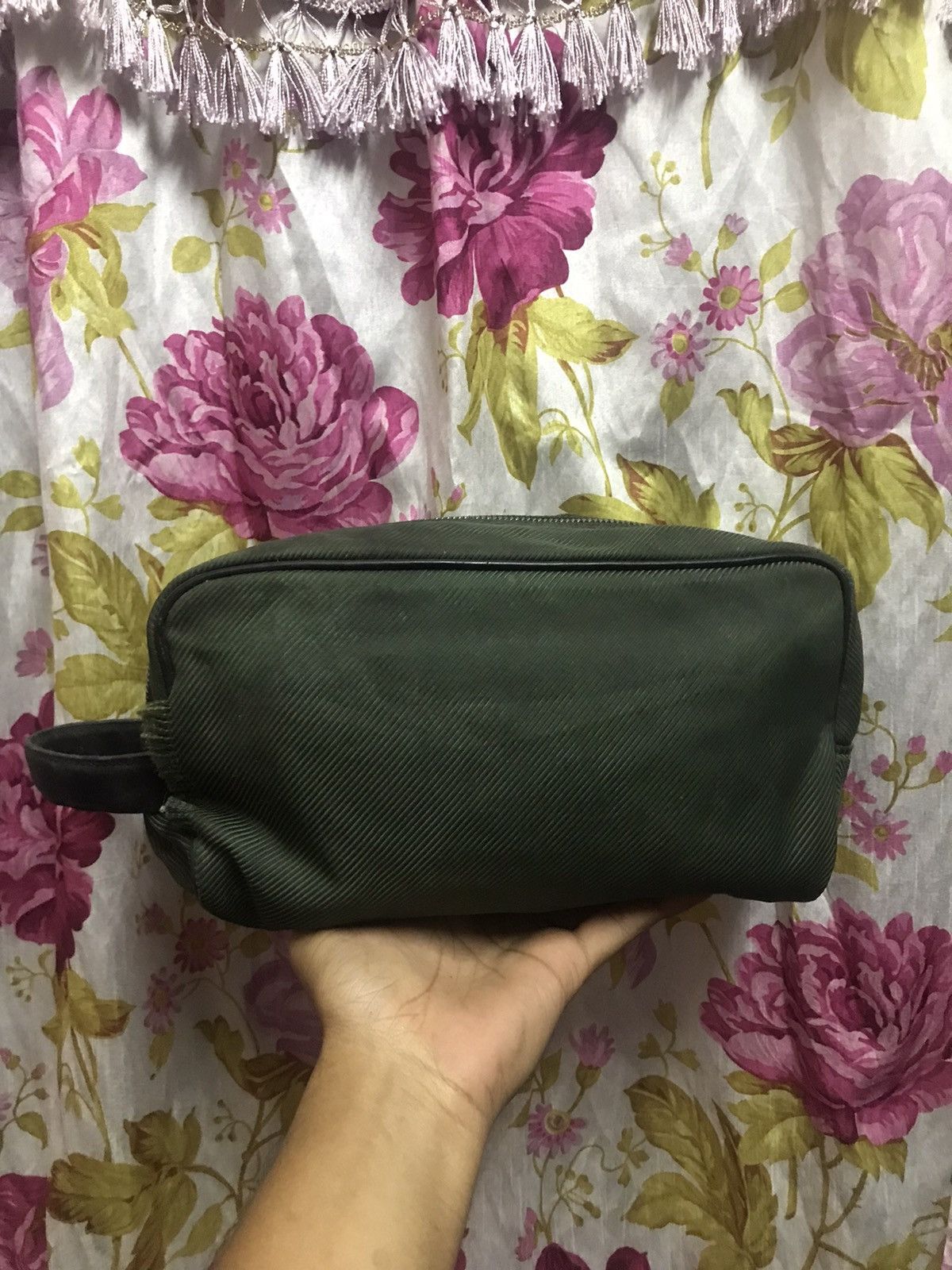 Louis Vuitton Authentic Louis Vuitton Size ONE SIZE - 1 Thumbnail