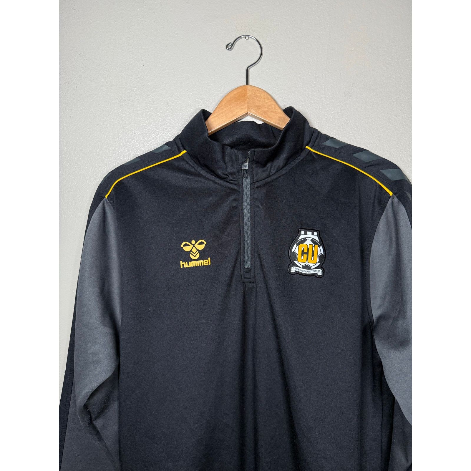 Hummel Cambridge United Hummel training top 1/4 zip shirt size S Size US S / EU 44-46 / 1 - 10 Thumbnail