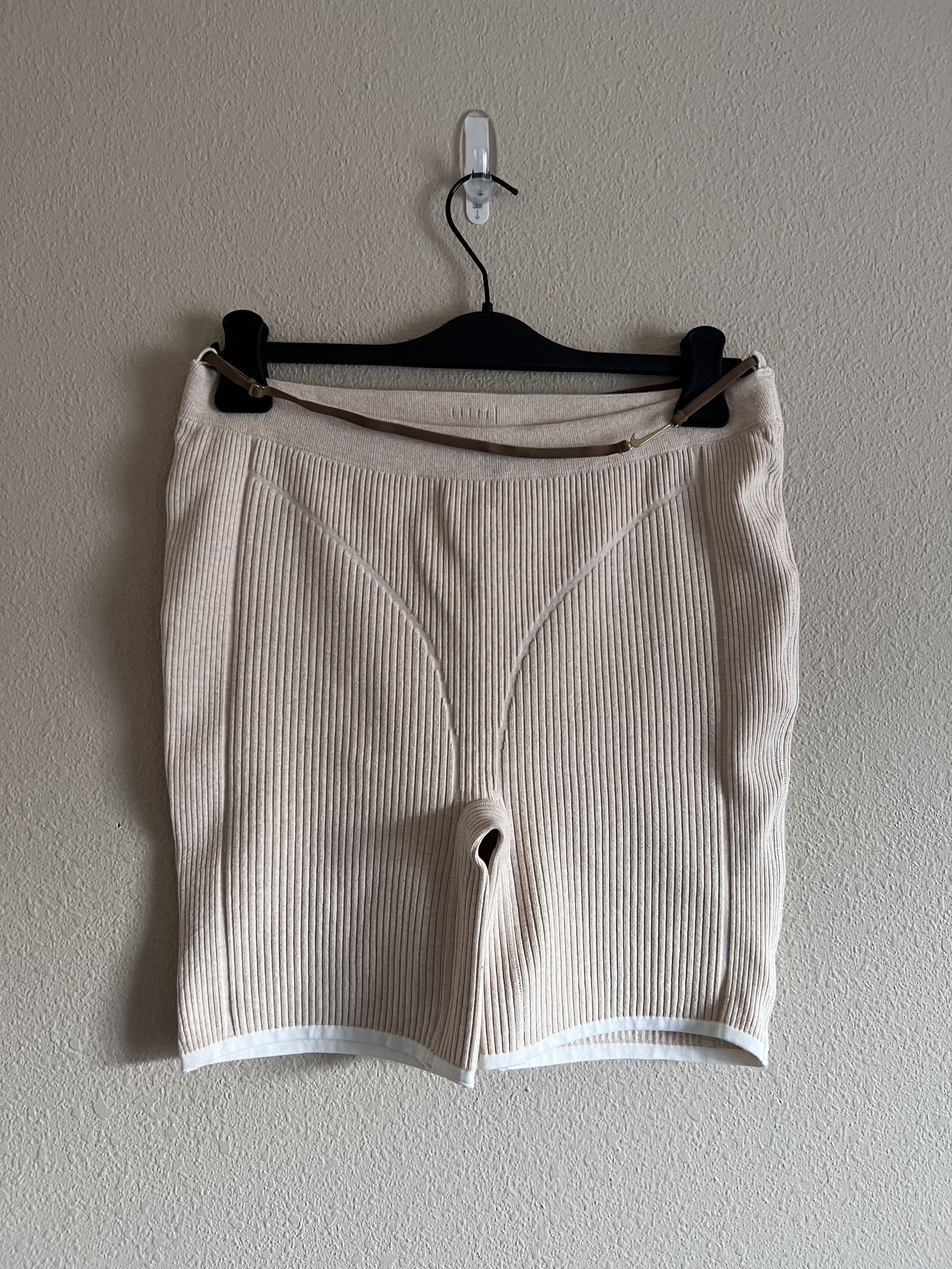 Jacquemus × Nike XL Jacquemus Nike Le Short in Off White Size 32" / US 10 / IT 46 - 1 Thumbnail