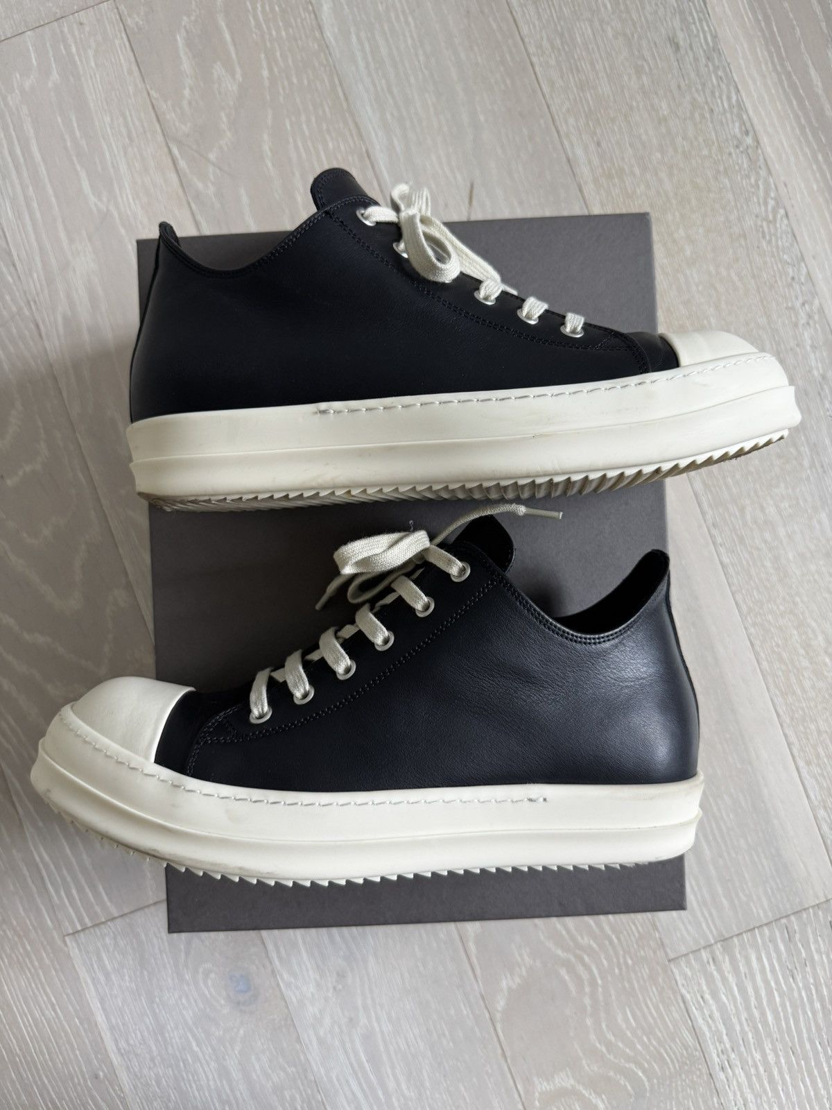 Rick Owens Mainline Classic Leather Ramone Low Sneaks Black/Milk Size US 9 / EU 42 - 8 Thumbnail