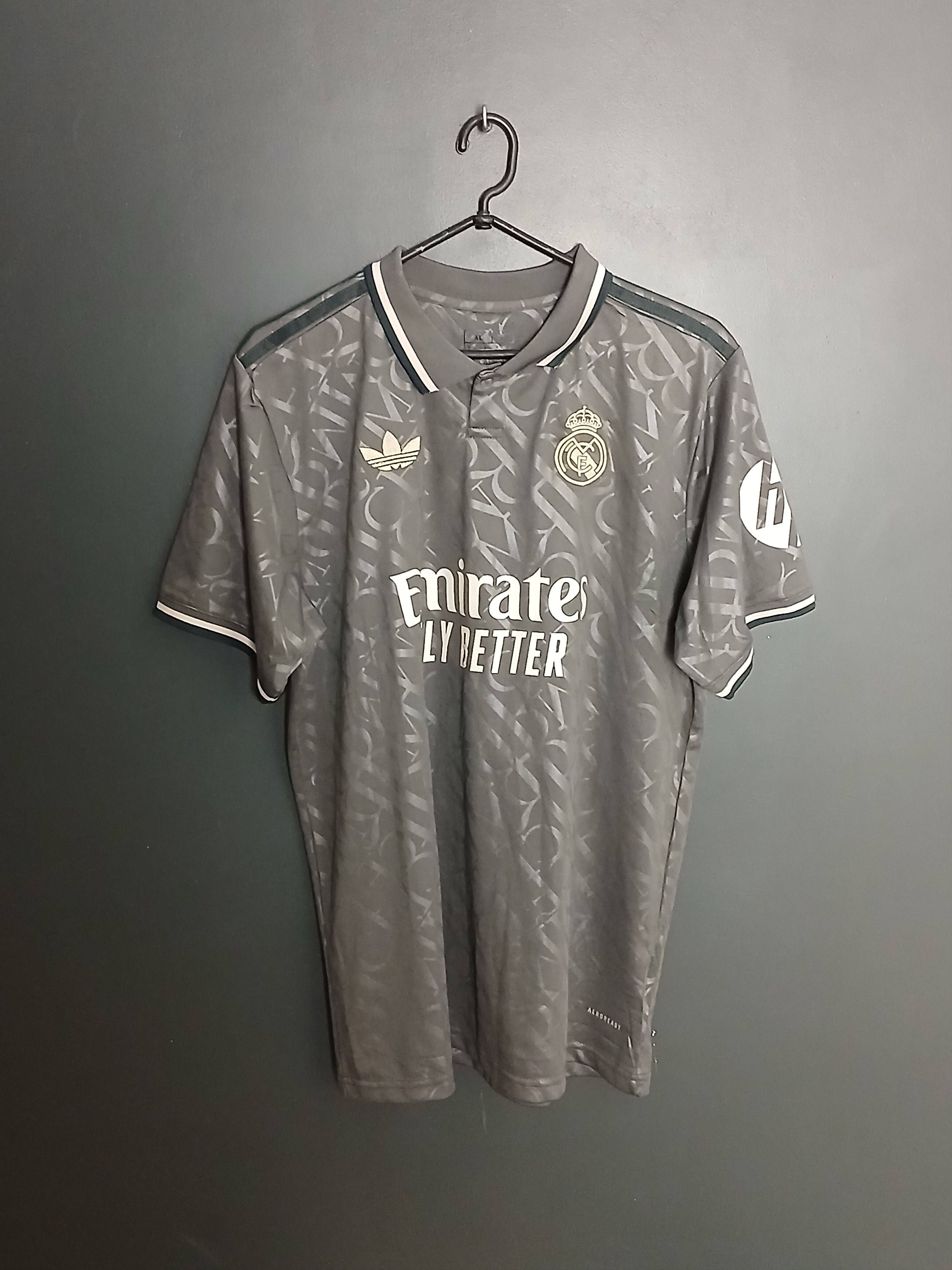 Other Real Madrid 24/25 Third Football Jersey T-Shirt Size US XL / EU 56 / 4 - 1 Thumbnail
