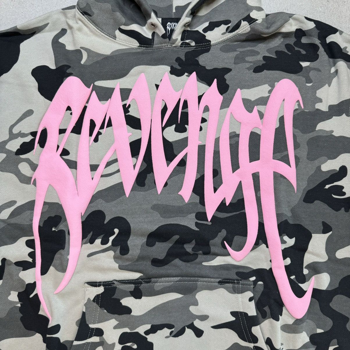 Revenge Revenge X Kill Cropped Hoodie Snow Camo/Pink SIZE MEDIUM Size US M / EU 48-50 / 2 - 4 Thumbnail