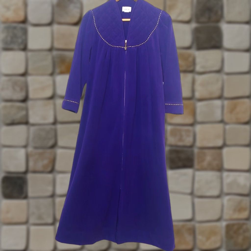 Vintage VINTAGE Vanity Fair Robe Small Long Zip Purple Velour Gold Quilted Loungewear Size ONE SIZE - 1 Thumbnail