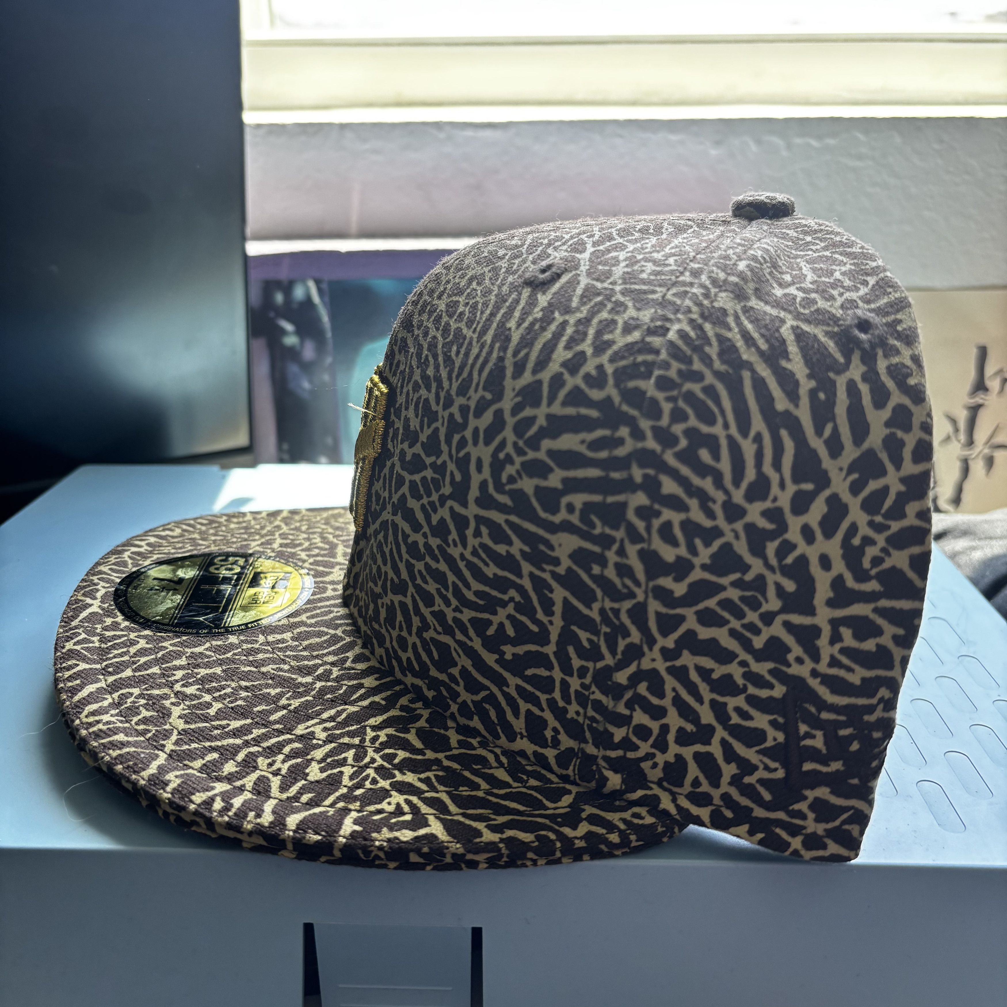 New Era × Undefeated Undefeated 7 1/4 Mocha Gold 59Fifty New Era Fitted Cap Size ONE SIZE - 2 Thumbnail