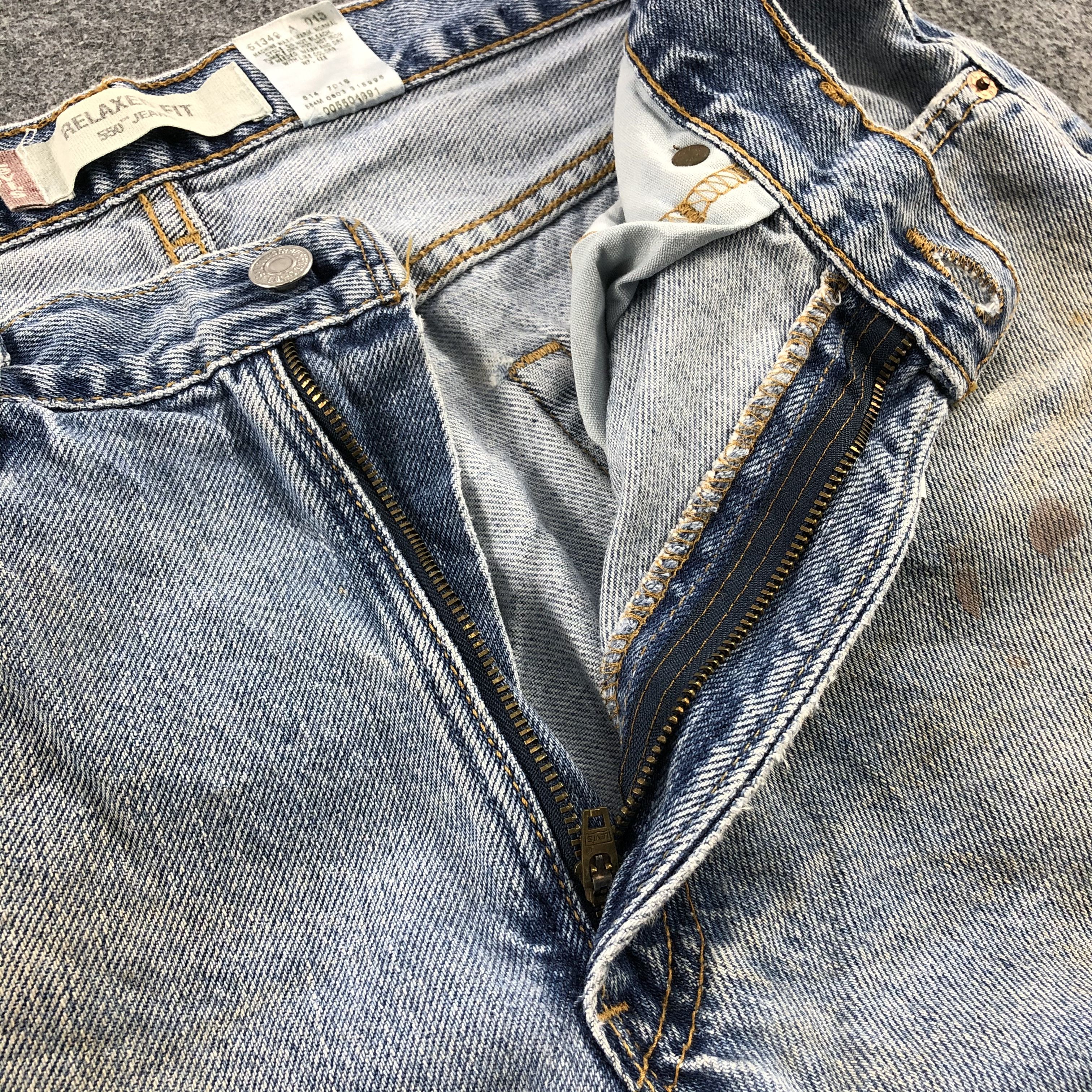 Levi's × Vintage Vintage Dirty Light Wash Levis 550 Jeans-JM1032 Size US 33 - 8 Thumbnail