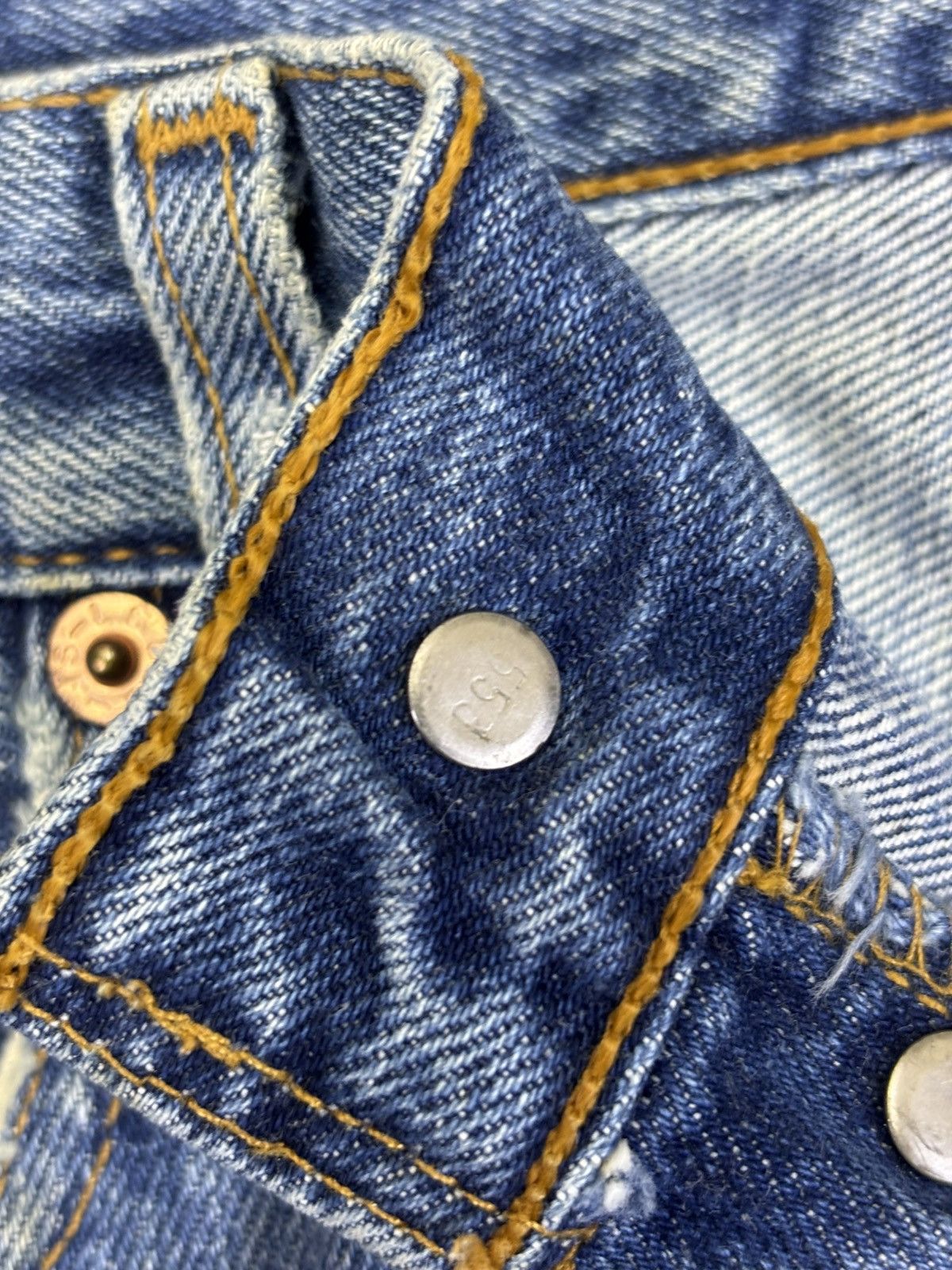 Levi's Vintage Levis 501 Original Cut Medium Wash Denim F966 Size US 31 - 9 Thumbnail