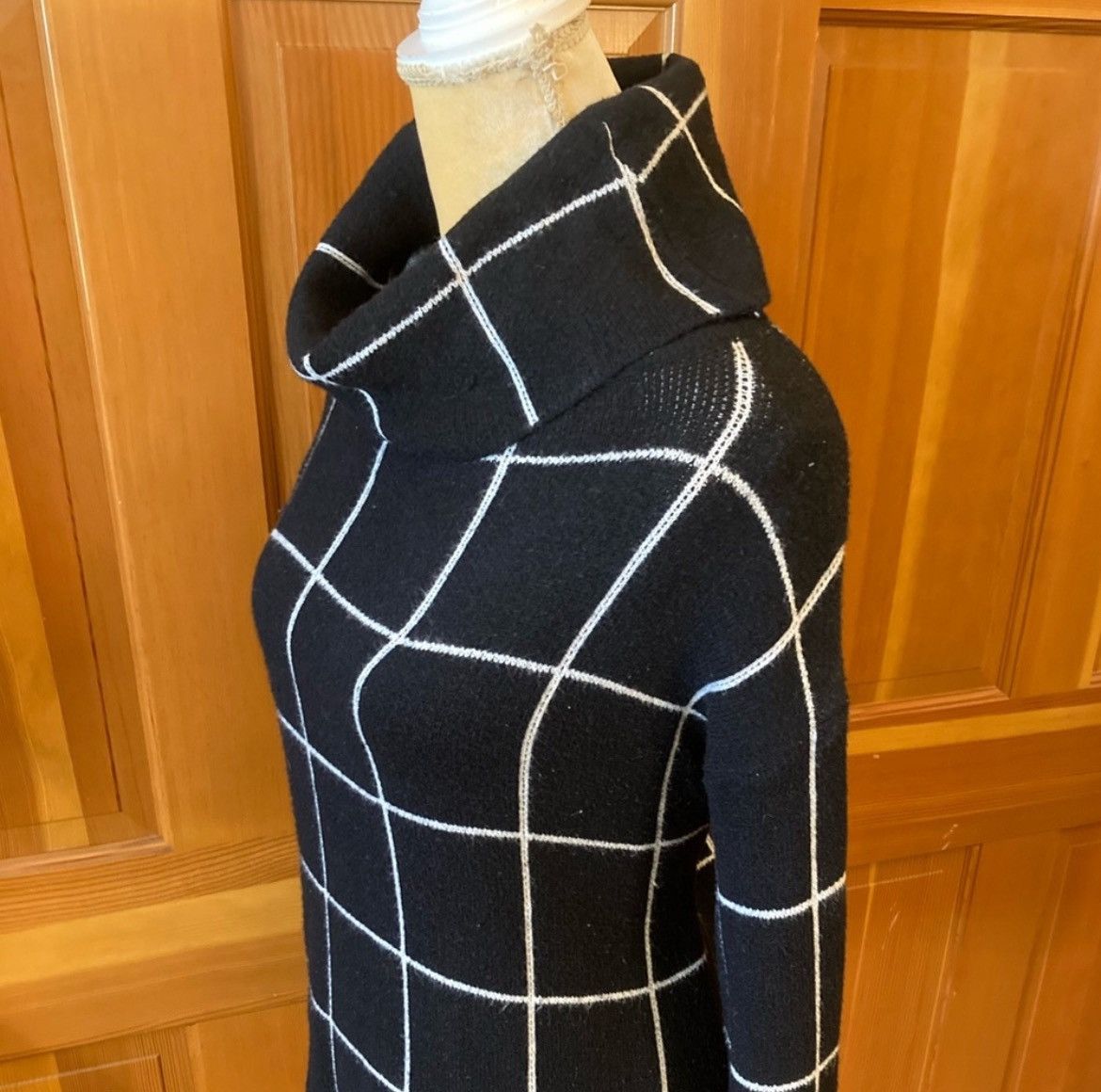 Designer × Other NWT, Lavishly Paris Women's Black Turtleneck Sweater. Size S / US 4 / IT 40 - 5 Thumbnail