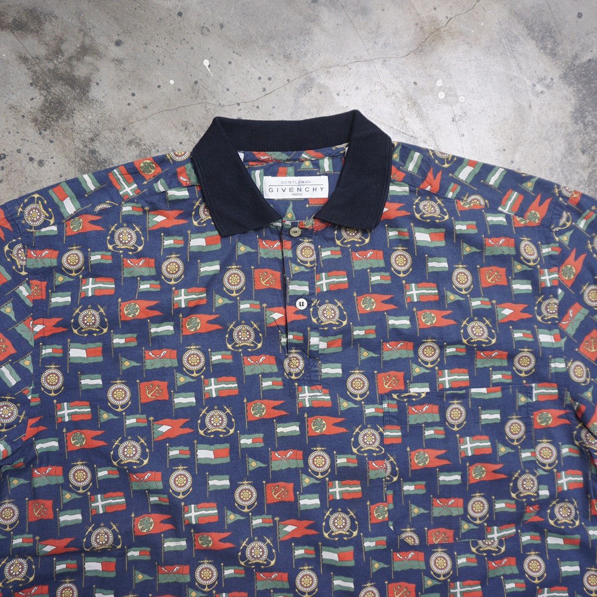 Givenchy × Vintage Vintage Givenchy aop flag Poloshirt Size US M / EU 48-50 / 2 - 2 Thumbnail