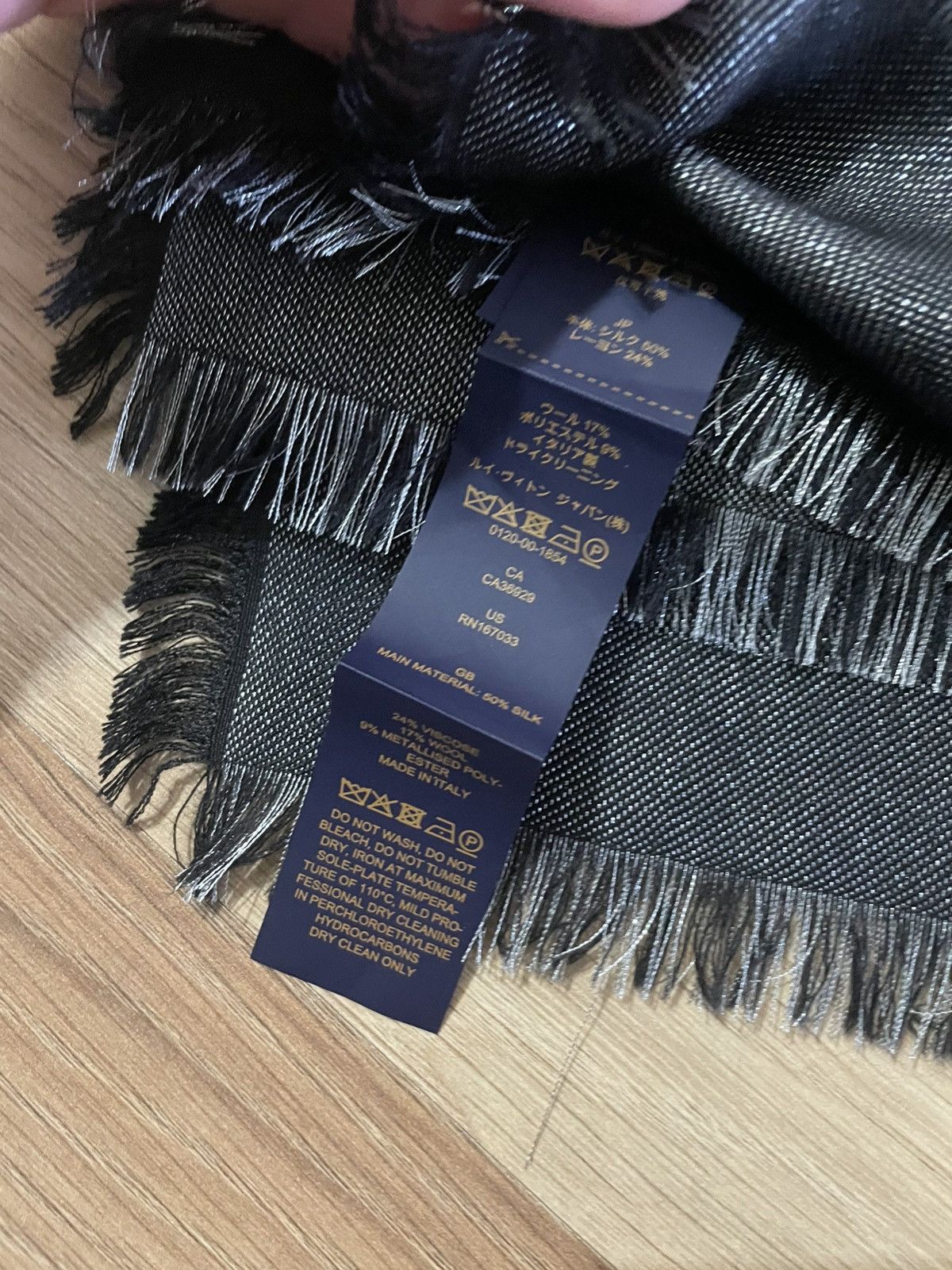 Louis Vuitton Louis Vuitton scarf(650€ in Paris store) Size ONE SIZE - 2 Thumbnail