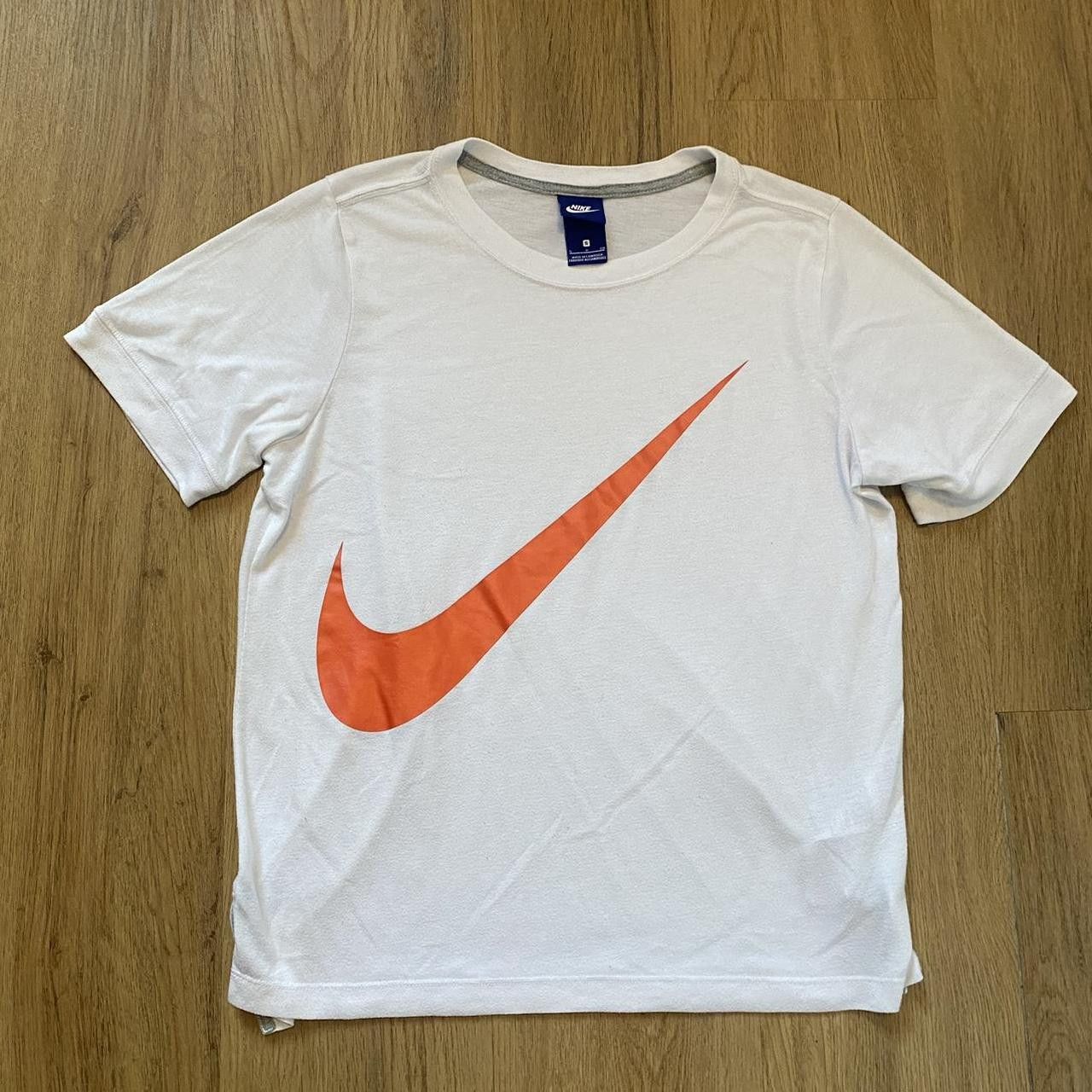 Nike White Nike sportswear T-shirt with orange swoosh Size US S / EU 44-46 / 1 - 1 Thumbnail