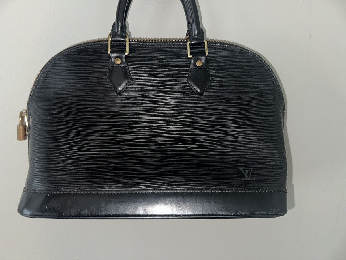 Louis Vuitton × Vintage Vintage Louis Vuitton Epi Alma PM Black purse Size ONE SIZE - 1 Thumbnail