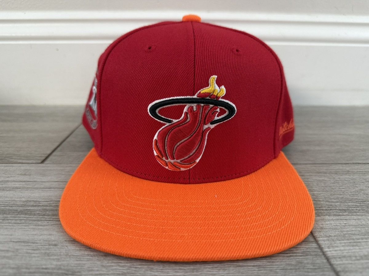 Mitchell & Ness × NBA Miami Heat Mitchell & Ness Hardwood Classics Fitted 7 3/8 Size ONE SIZE - 1 Thumbnail