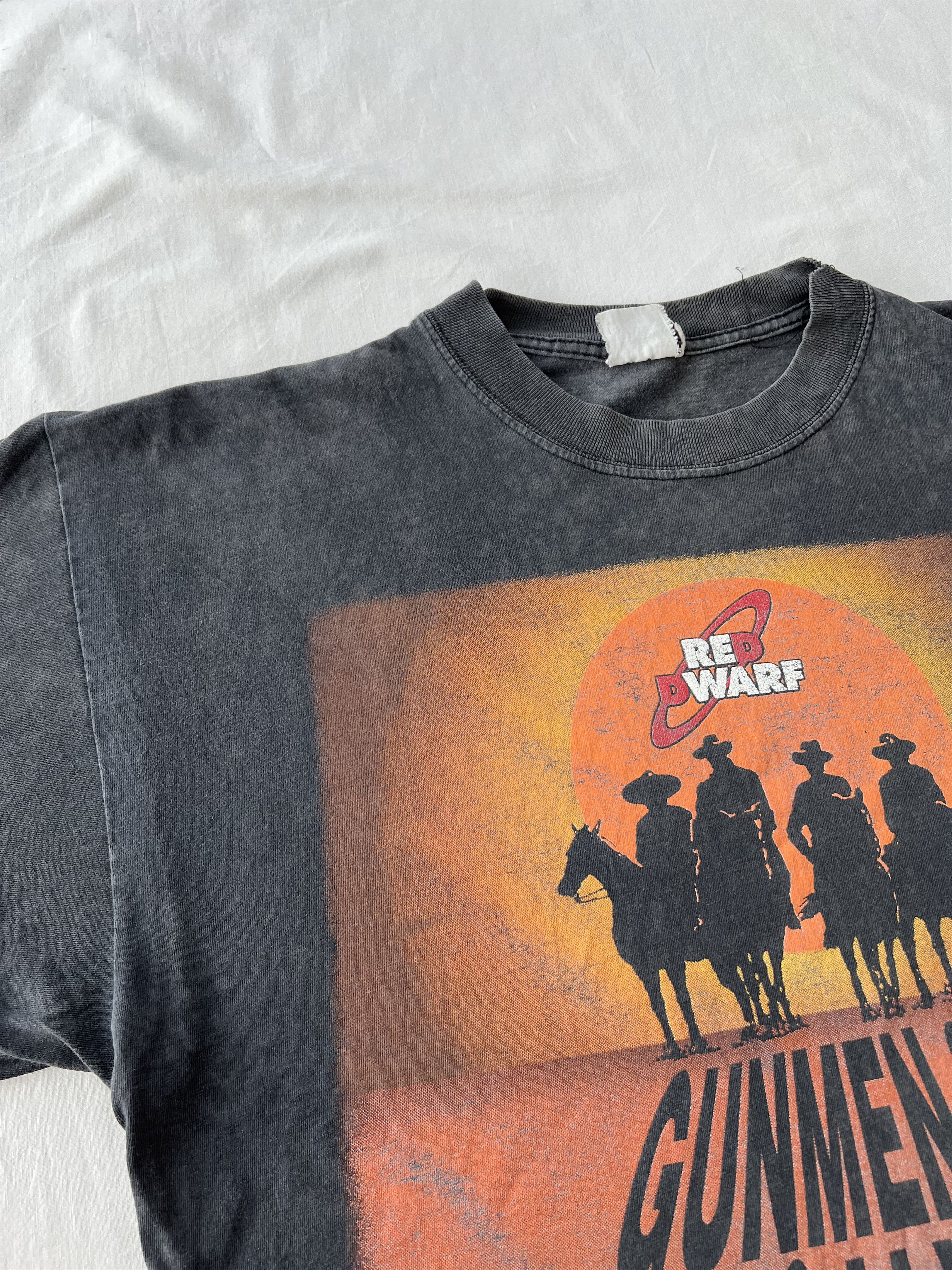 Vintage Vintage 90s Red Dwarf BBC Movie Black T-shirt Size US L / EU 52-54 / 3 - 7 Thumbnail