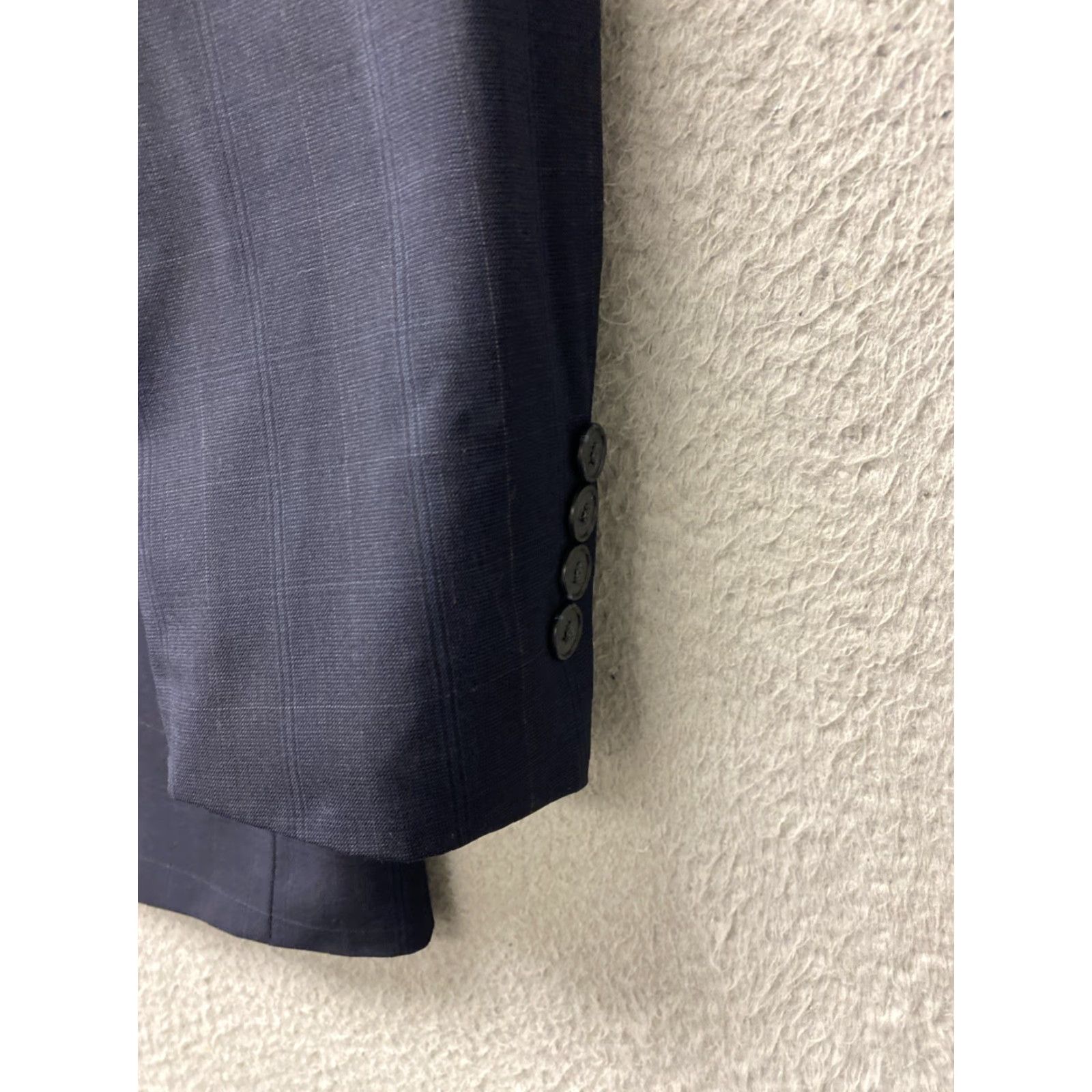 Jos. A. Bank Jos. A. Bank Wool Blazer Jacket Men’s 40R Dark Gray Plaid 4-Button Sleeve Notch Lapel Single-Breasted Double-Vented Blazer Mens Size 40R - 2 Thumbnail