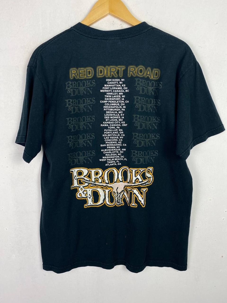 Band Tees vintage brooks and dunn tour tee nice design Size US M / EU 48-50 / 2 - 4 Thumbnail