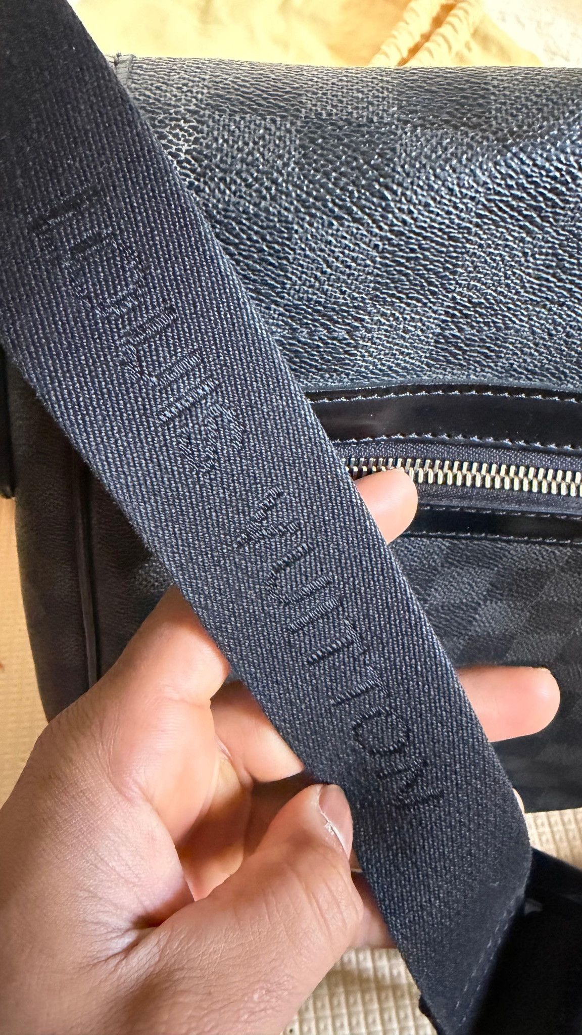 Louis Vuitton Louis Vuitton Damier Graphite Messenger Bag Size ONE SIZE - 4 Thumbnail