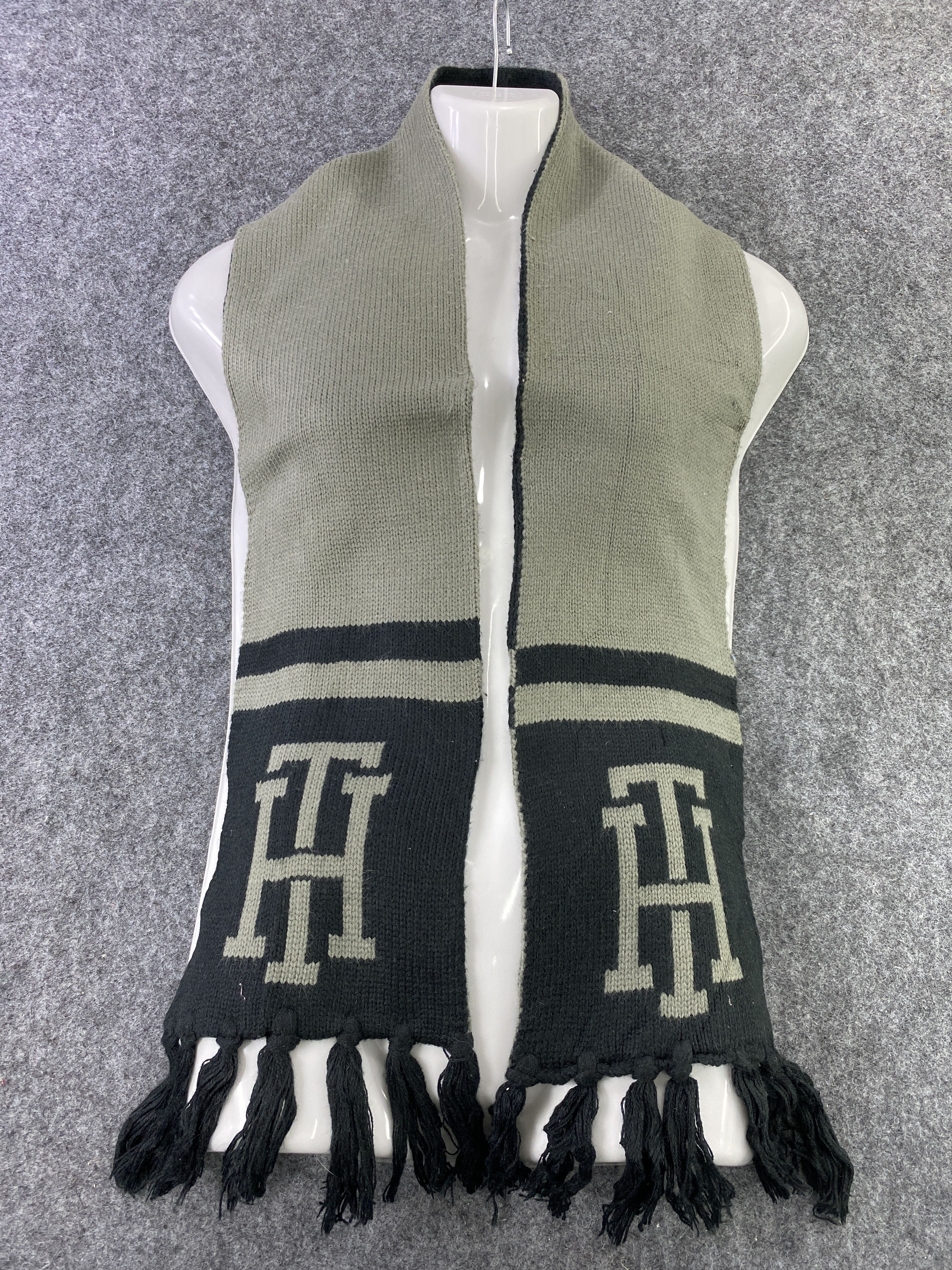 Tommy Hilfiger Tommy Hilfiger Scarf / Muffler / Neckwear -T409 Size ONE SIZE - 1 Thumbnail