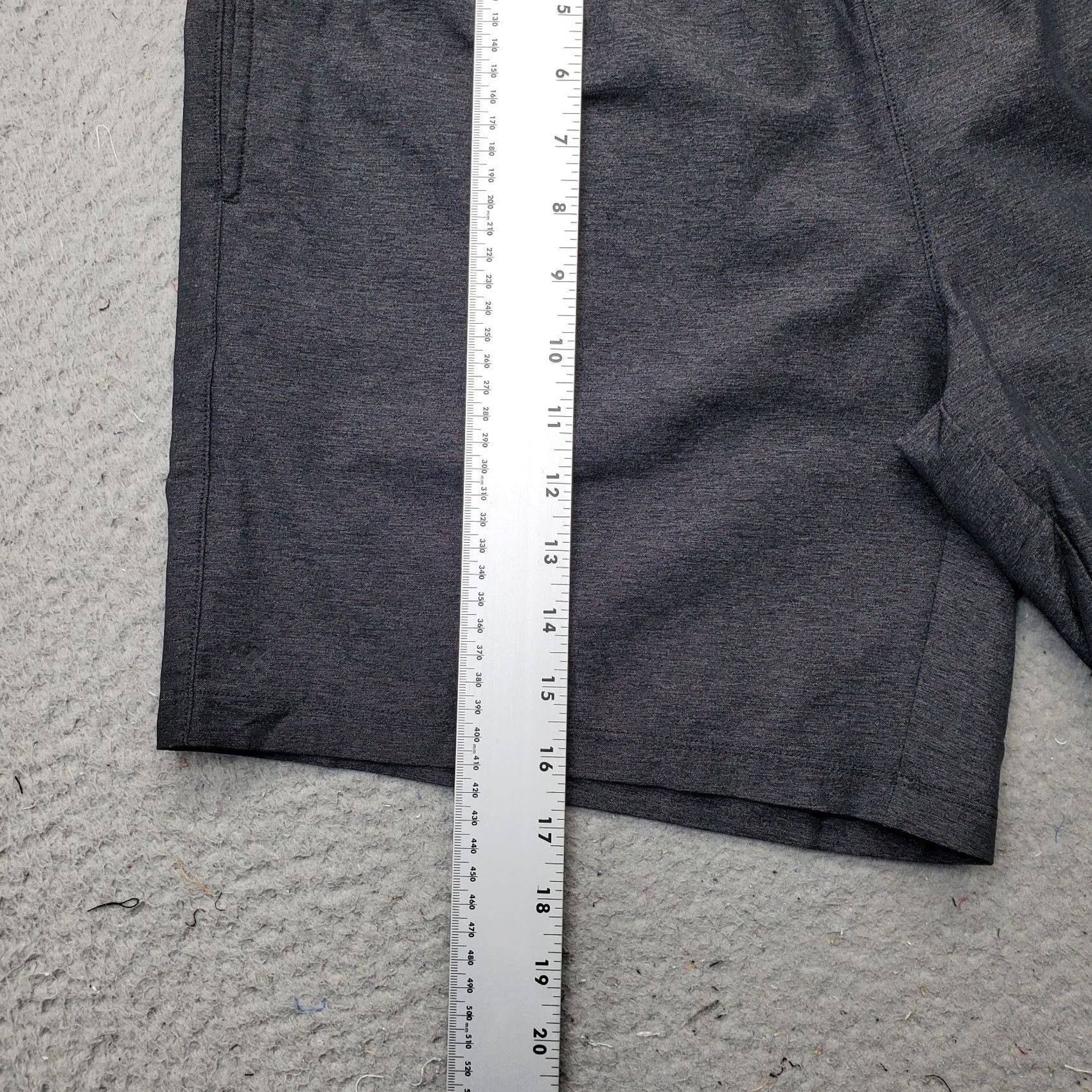 Rhone Rhone Mens Shorts L Gray Stretch Pleated Front Elastic Waist Pull On Sport Running Size US 33 - 3 Thumbnail