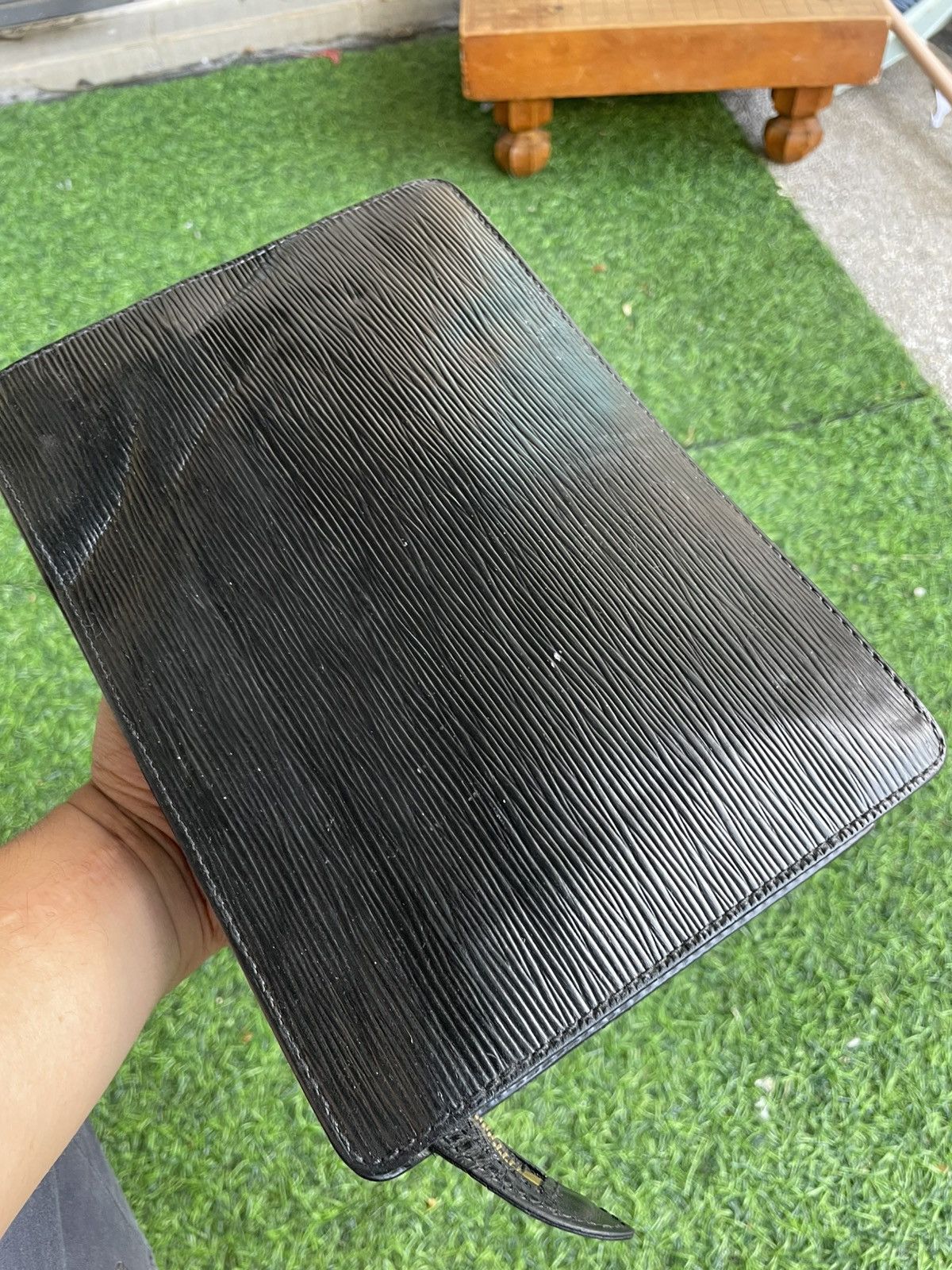 Louis Vuitton Authentic Louis Vuitton Black Epi Leather Clutch Bag Size ONE SIZE - 21 Thumbnail
