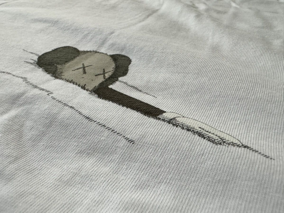 Kaws × Uniqlo Medium Kaws Artbook Cover Tee White Uniqlo UT T-Shirt Figure Size US M / EU 48-50 / 2 - 10 Thumbnail