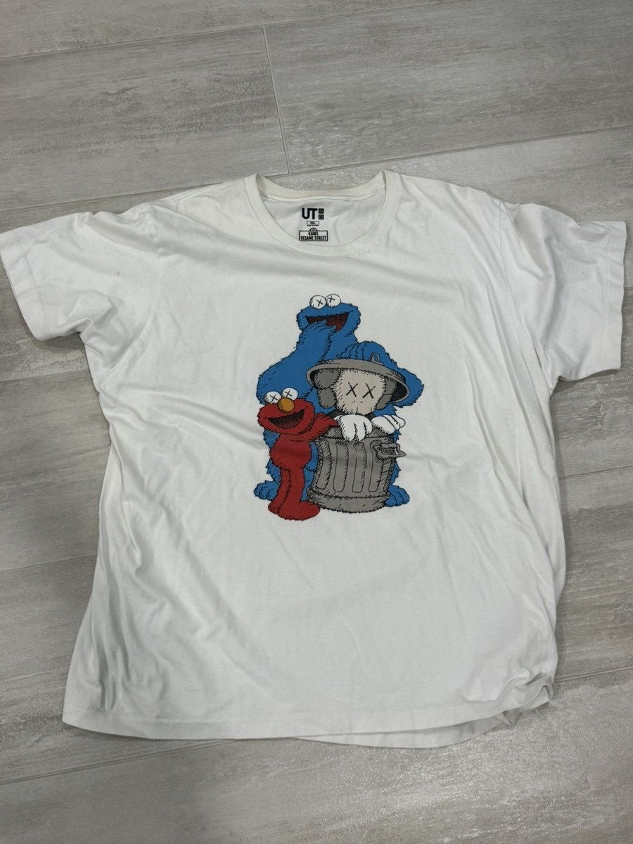 Kaws Kaws Uniqlo Sesame Street T shirt Size US XXL / EU 58 / 5 - 1 Thumbnail