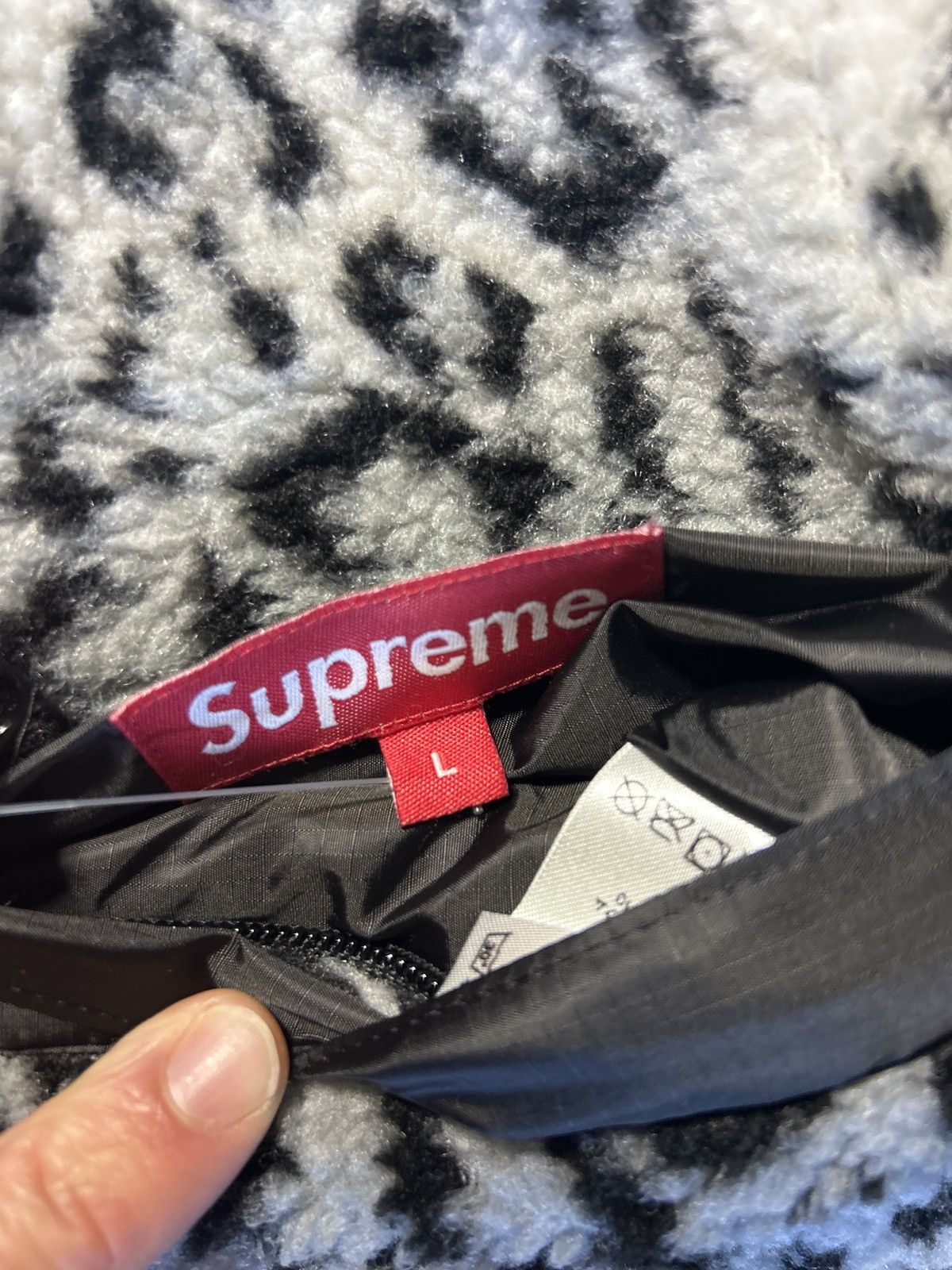 Supreme Supreme FW17 Reversible Leopard Fleece Size US L / EU 52-54 / 3 - 7 Thumbnail
