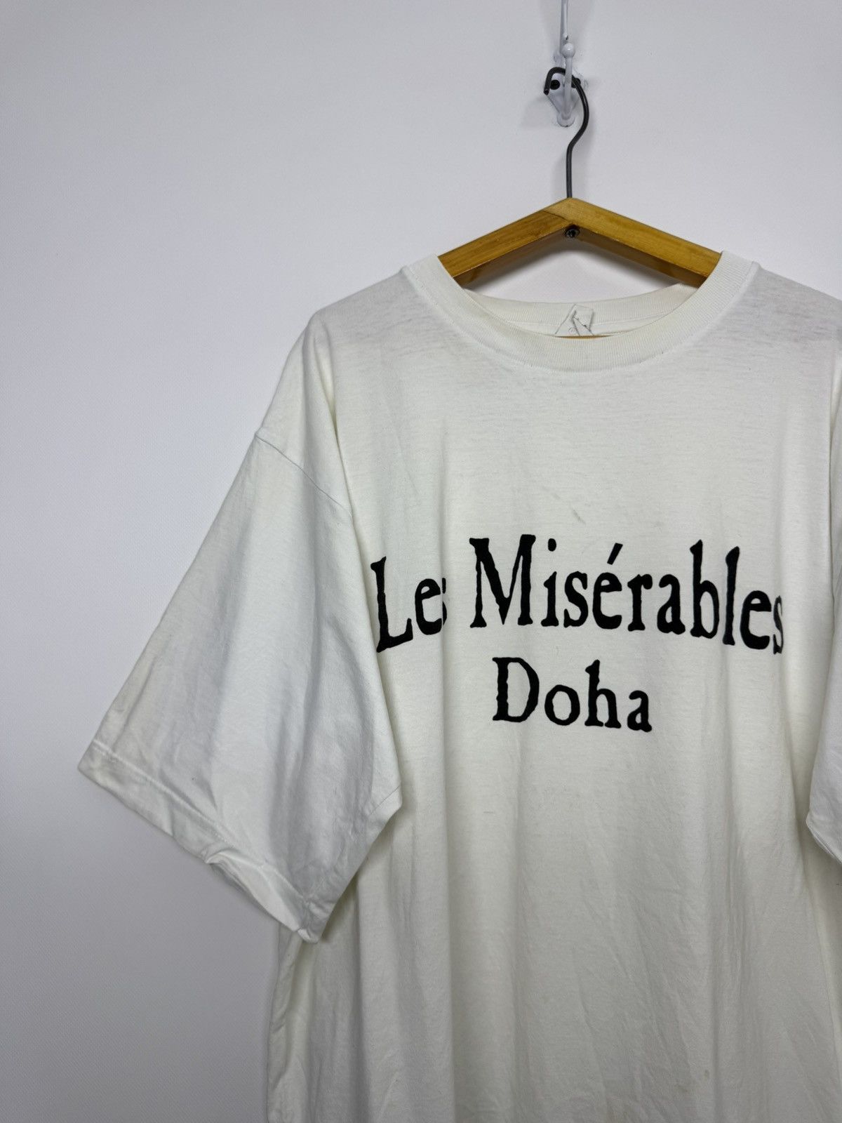 Vintage Vintage Les Miserable London T-Shirt 00’s Size US XXL / EU 58 / 5 - 6 Thumbnail
