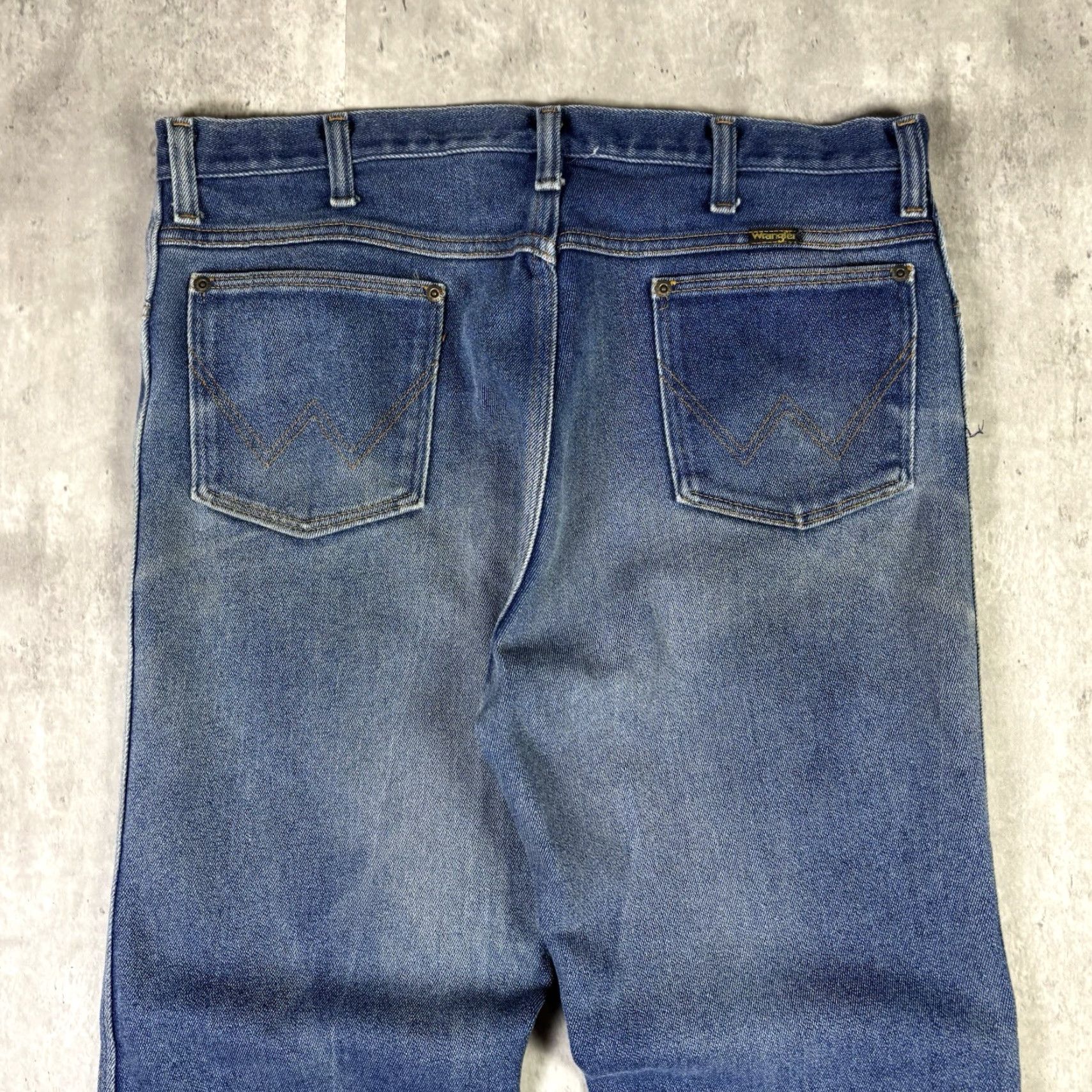 Wrangler VINTAGE Wrangler Jeans Dark Wash 38x28 Regular Fit Straight Leg 70s Cowboy Cut Mens Jeans Blue Denim Cotton USA 13MWZ Size US 38 / EU 54 - 4 Thumbnail