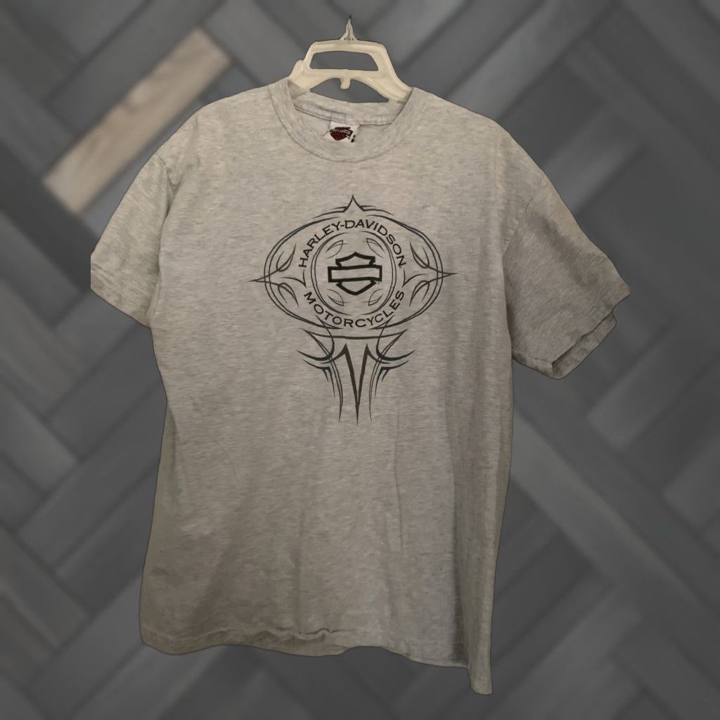 Harley Davidson **Harley Davidson Mens Gray Large T-Shirt California** User: **Harley Davidson Mens Large Gray T-Shirt** Size US L / EU 52-54 / 3 - 1 Thumbnail